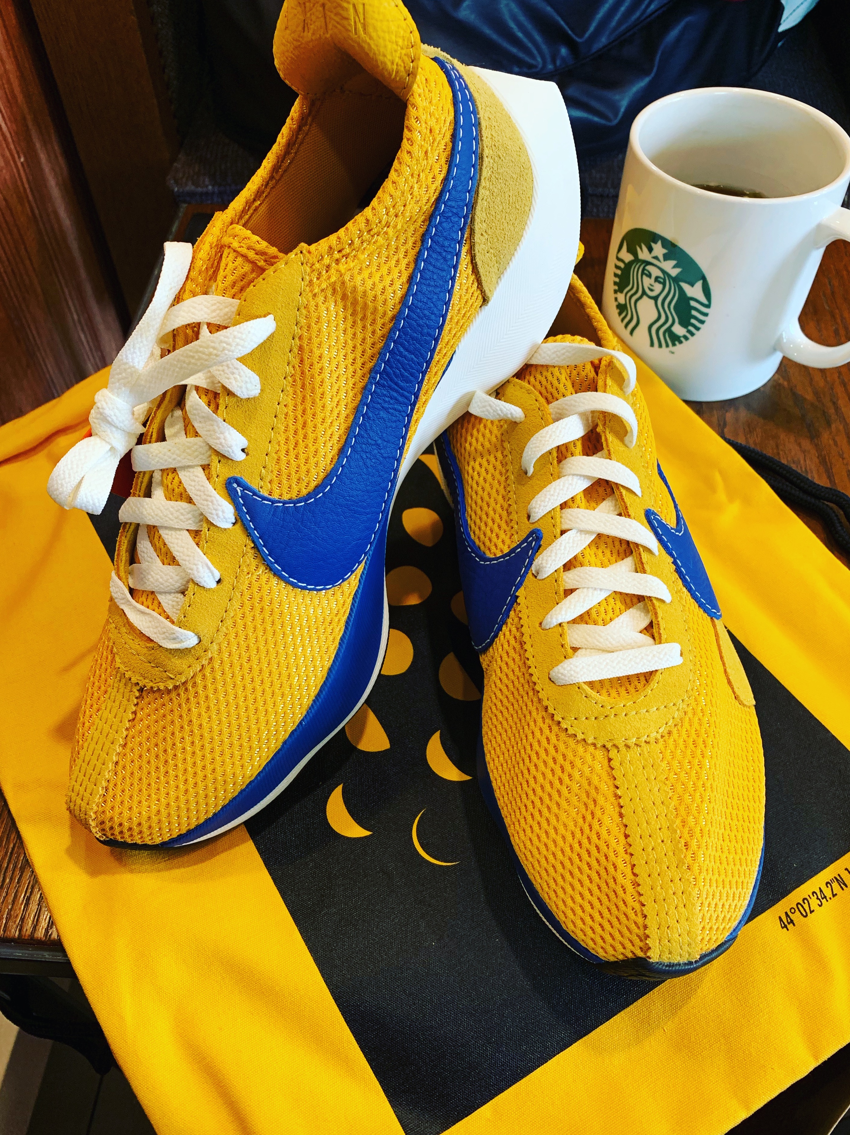Nike Moon Racer Yellow Ochre Gym Blue 착용 스타일