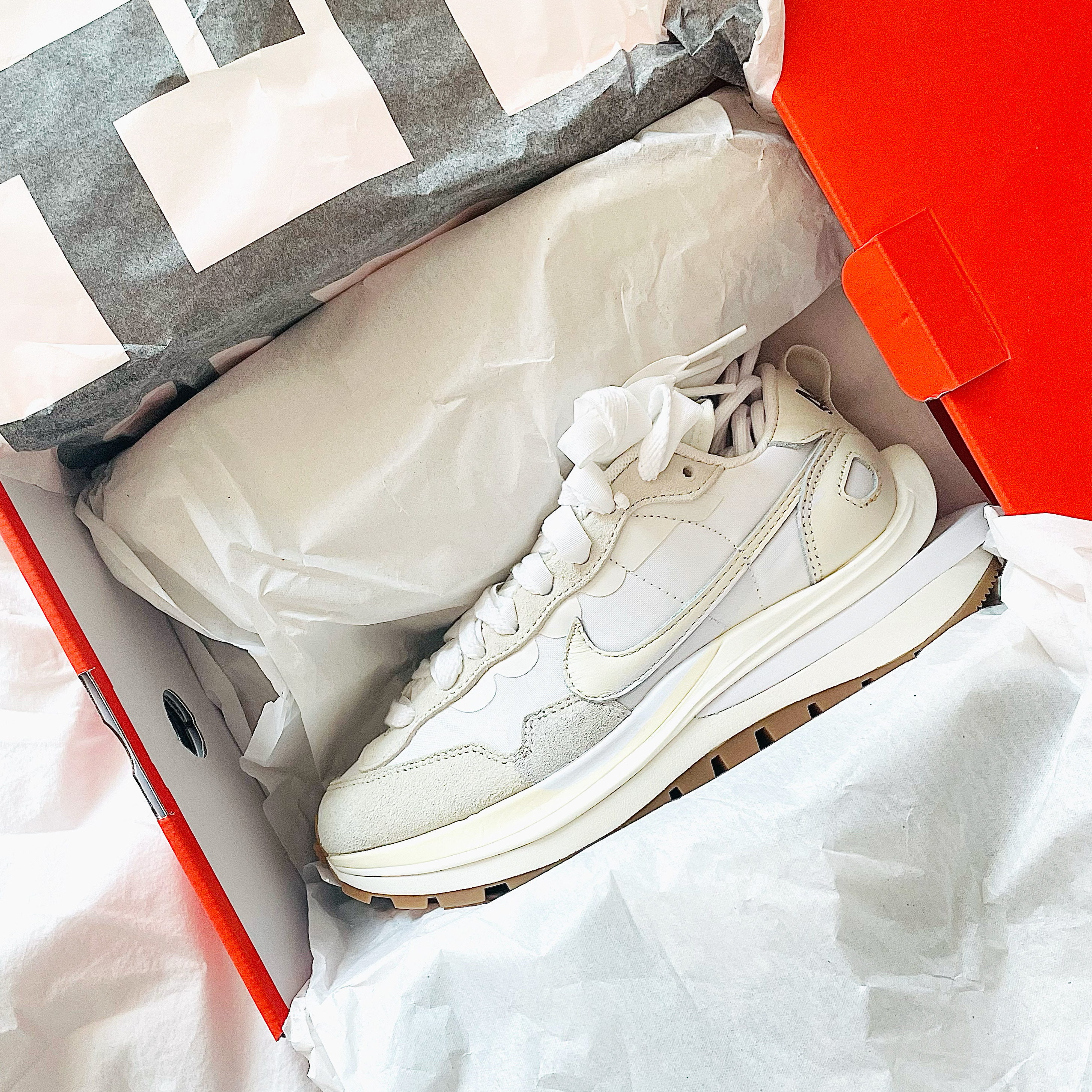 Nike x Sacai VaporWaffle White and Gum 착용 스타일