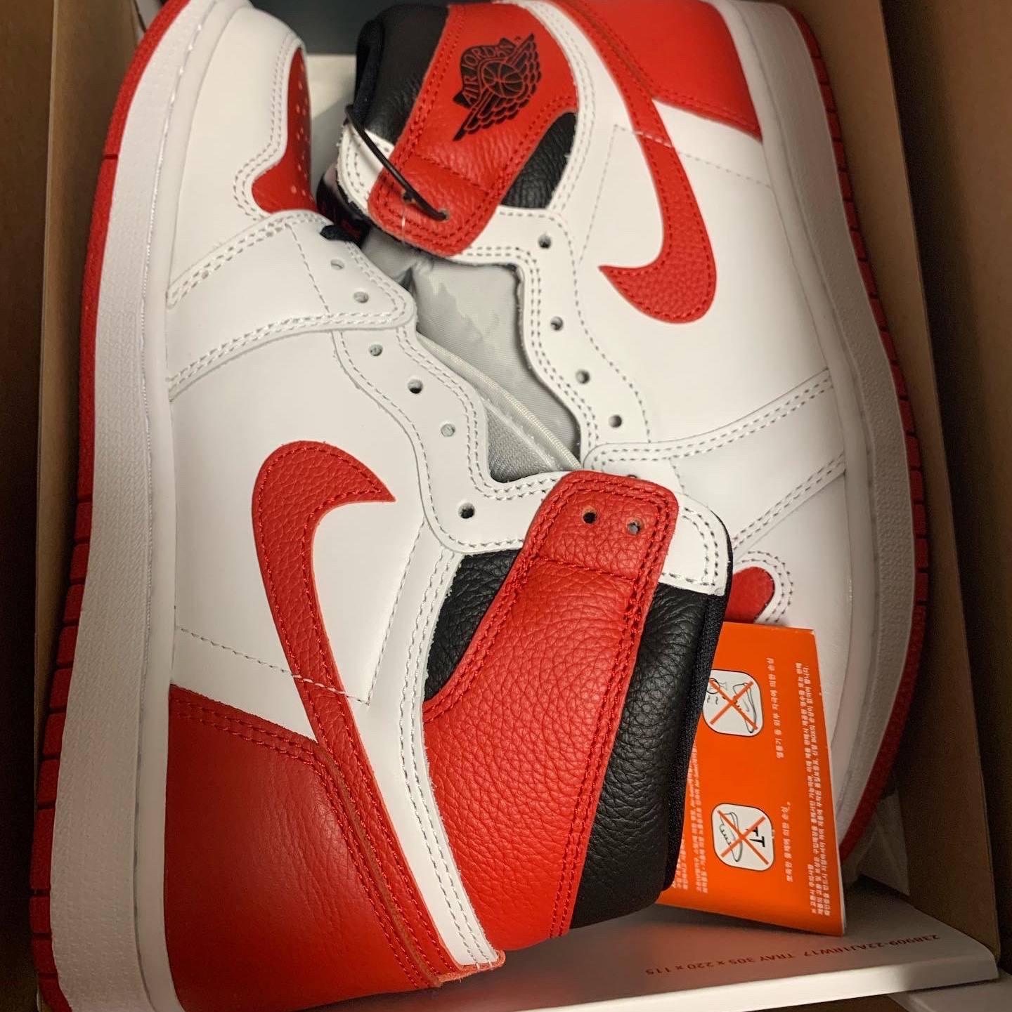 Jordan 1 Retro High OG Heritage, Jordan 1 x Travis Scott x Fragment Retro Low OG SP Military Blue 착용 스타일 - 2