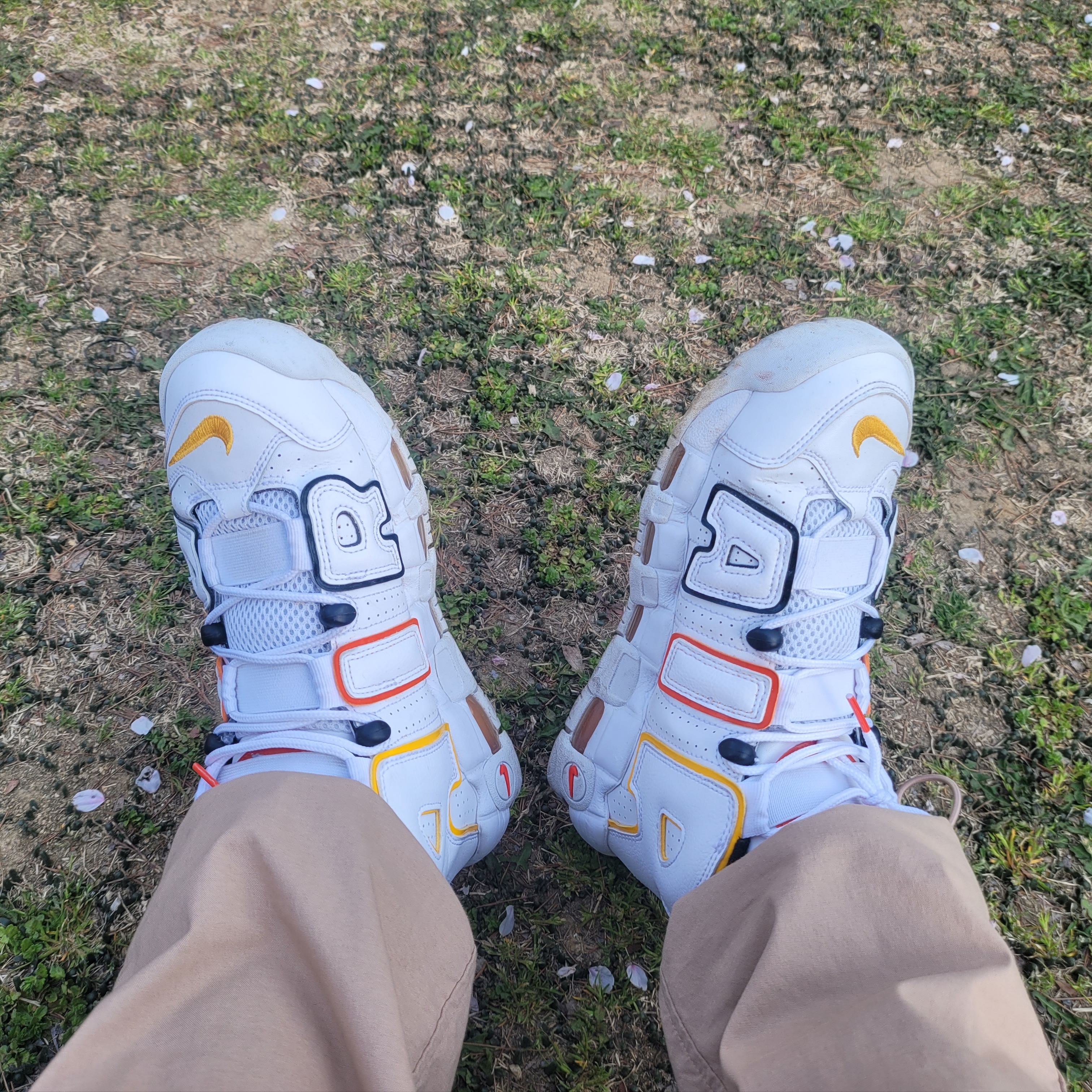 Nike Air More Uptempo Rayguns 착용 스타일