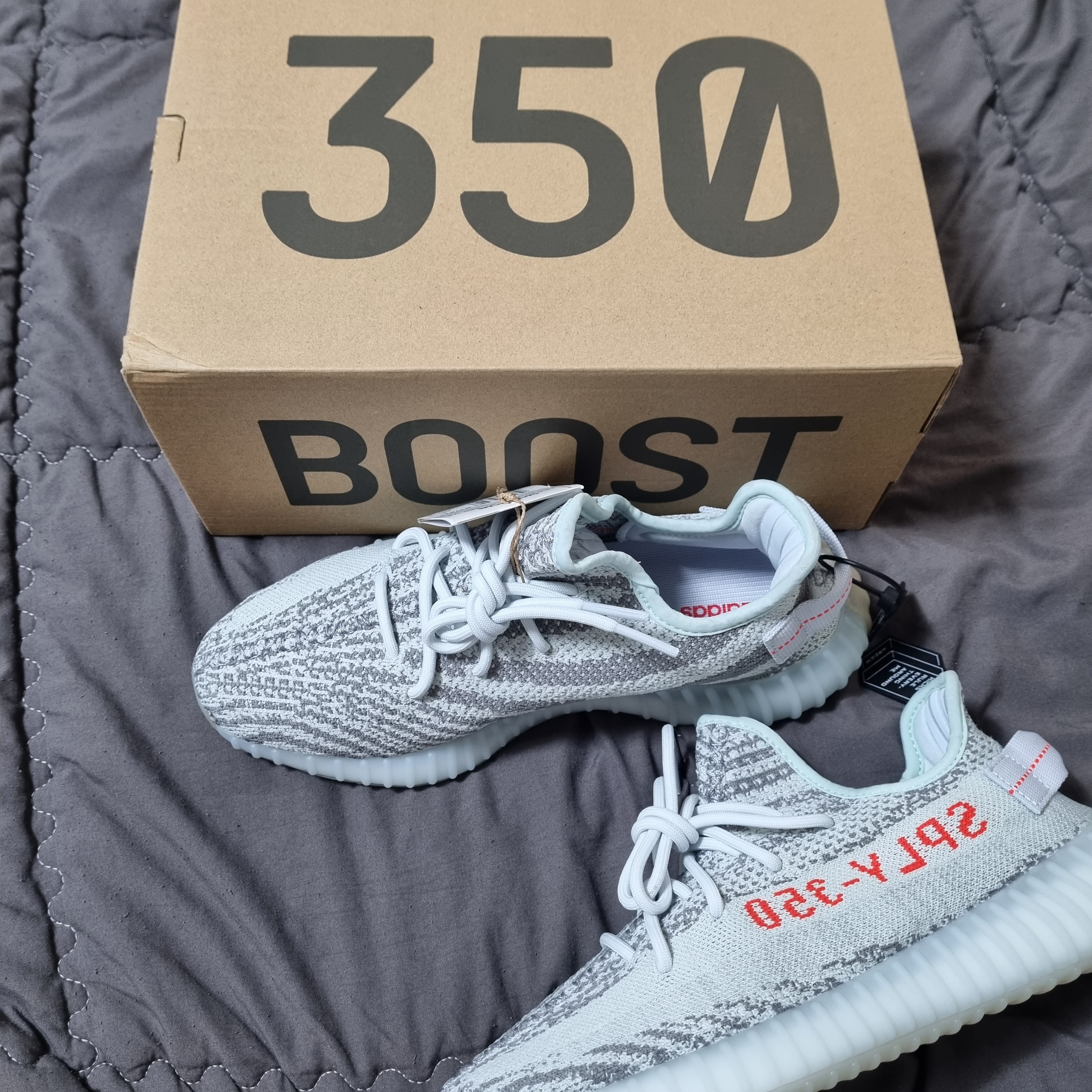 Adidas Yeezy Boost 350 V2 Blue Tint 2017 착용 스타일