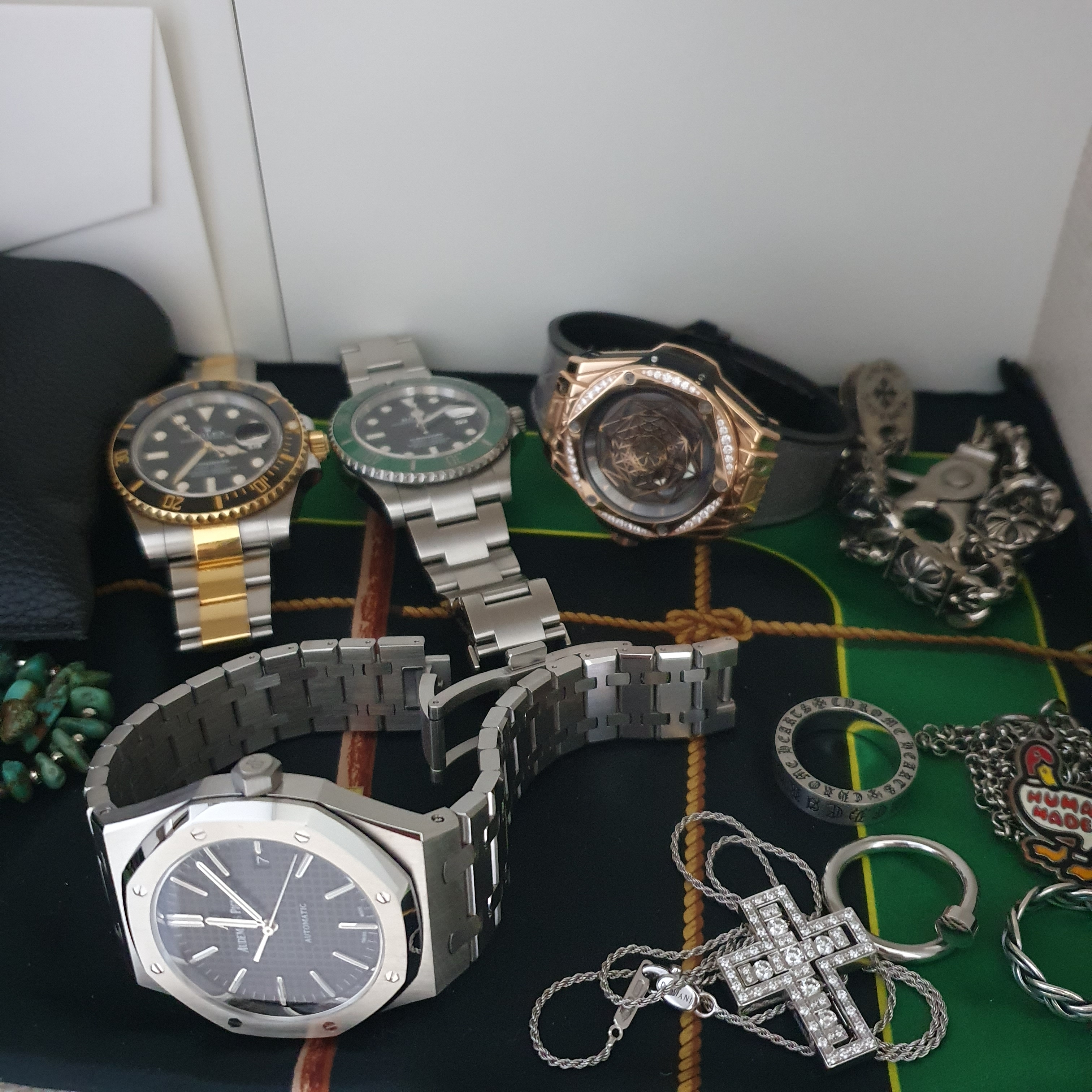Rolex Submariner Date 41mm 126613LN Black Oyster, Rolex Submariner Date 41mm 126610LV Black Oyster 착용 스타일