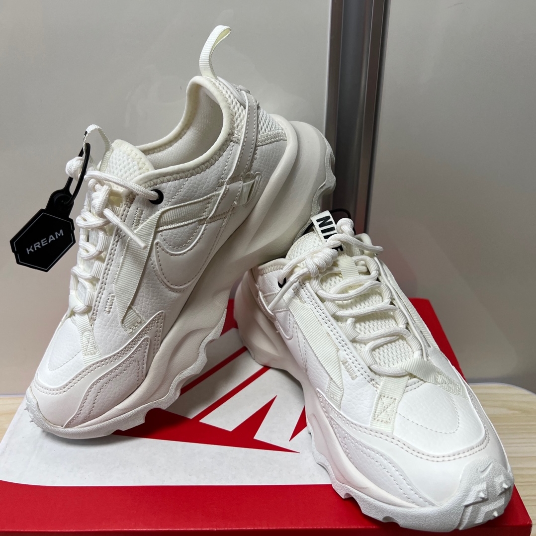 (W) Nike TC 7900 Summit White 착용 스타일 - 1