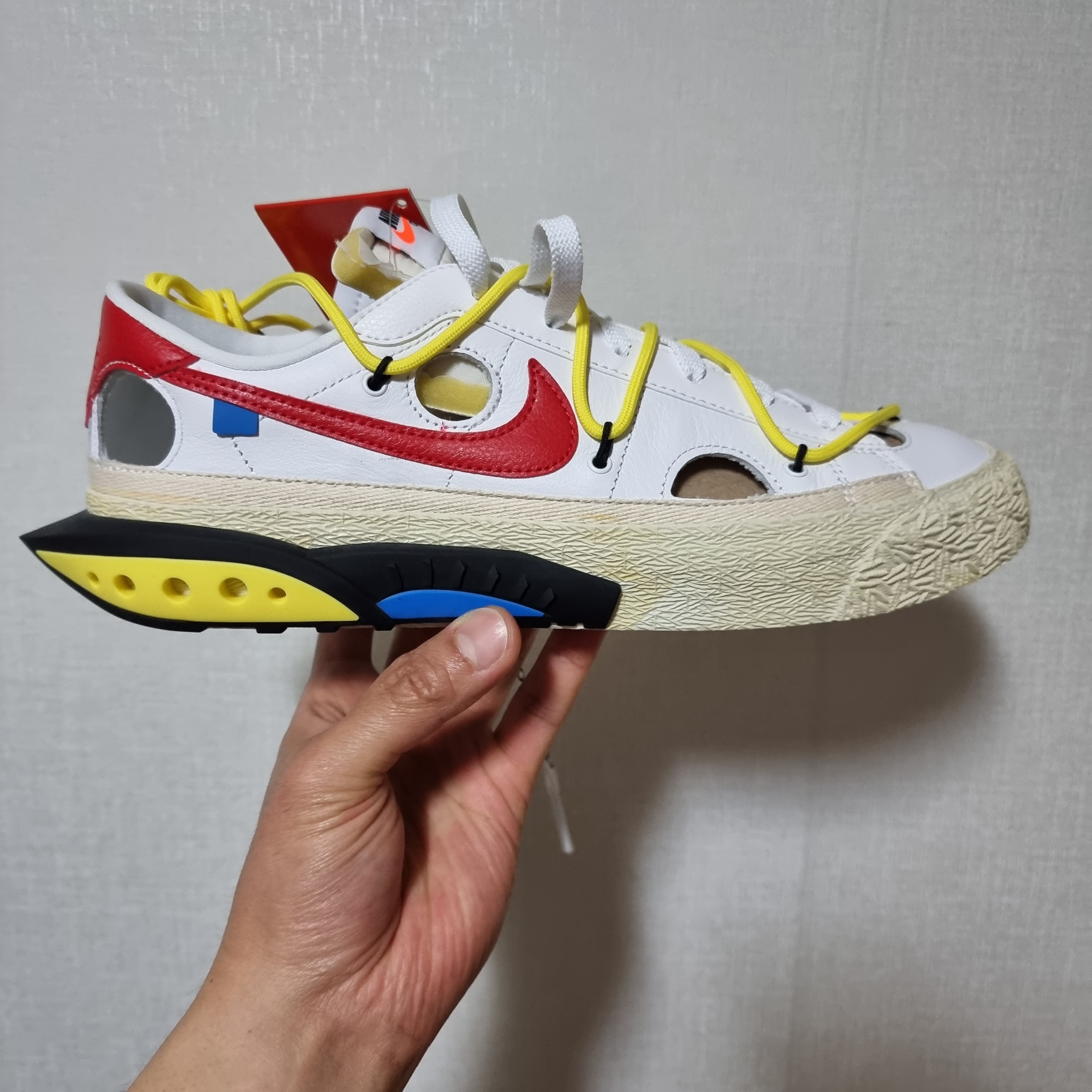 Nike x Off-White Blazer Low '77 White and University Red 착용 스타일 - 1