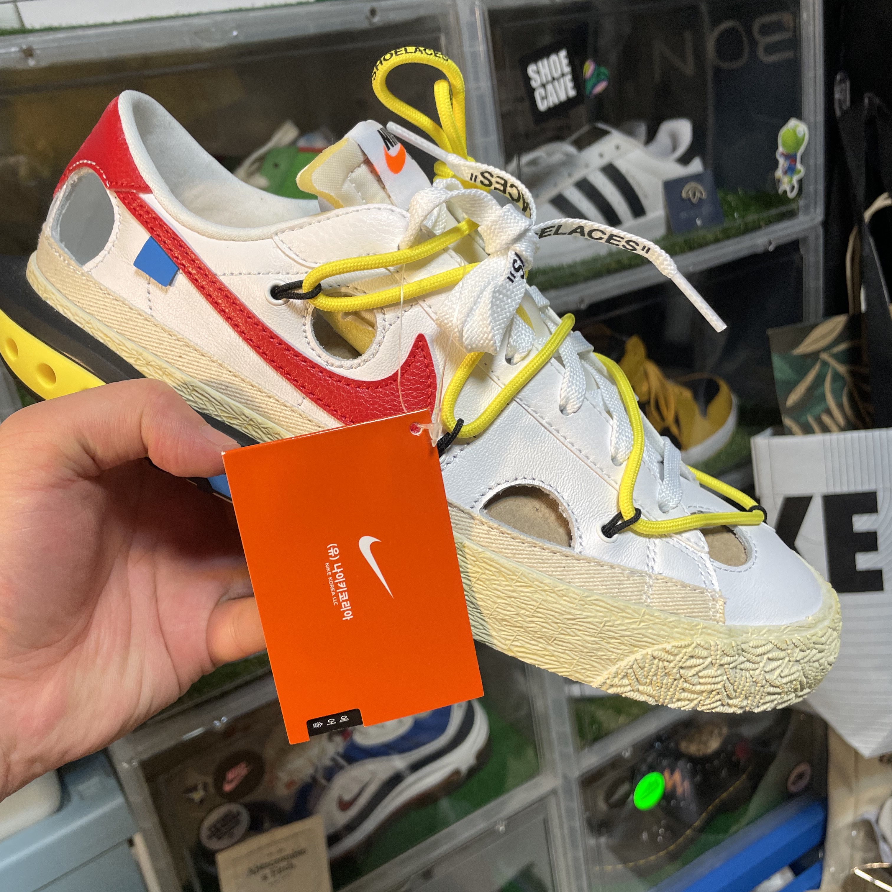 Nike x Off-White Blazer Low '77 White and University Red 착용 스타일 - 2