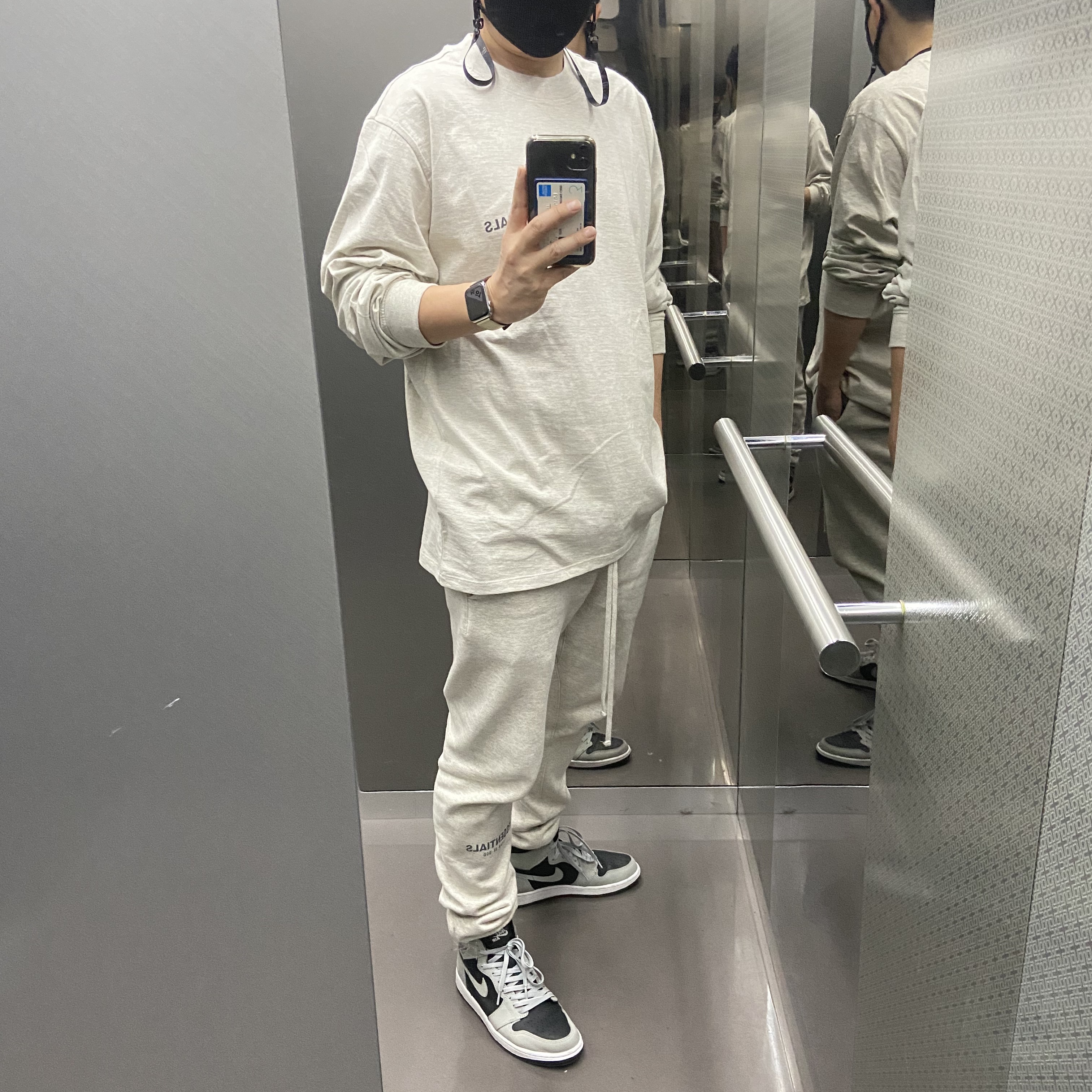 Essentials The Core Collection Sweatpants Oatmeal, Essentials The Core Collection Long Sleeve T-Shirt Oatmeal 착용 스타일