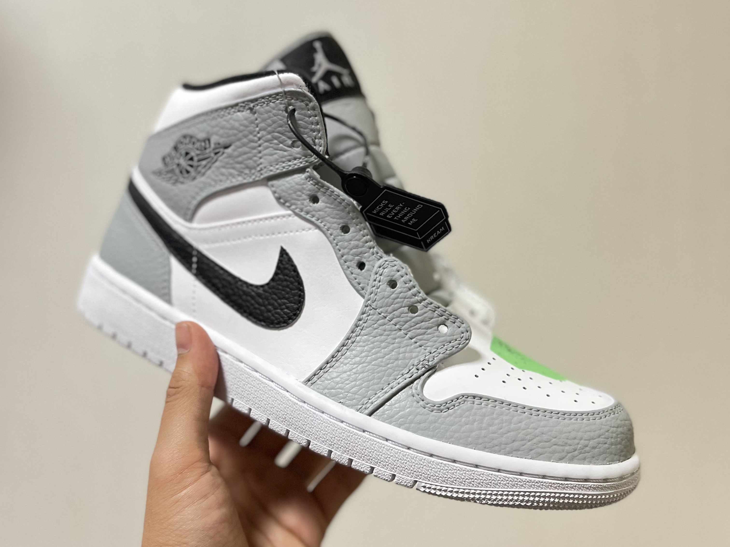 Jordan 1 Mid Triple White 착용 스타일 - 2