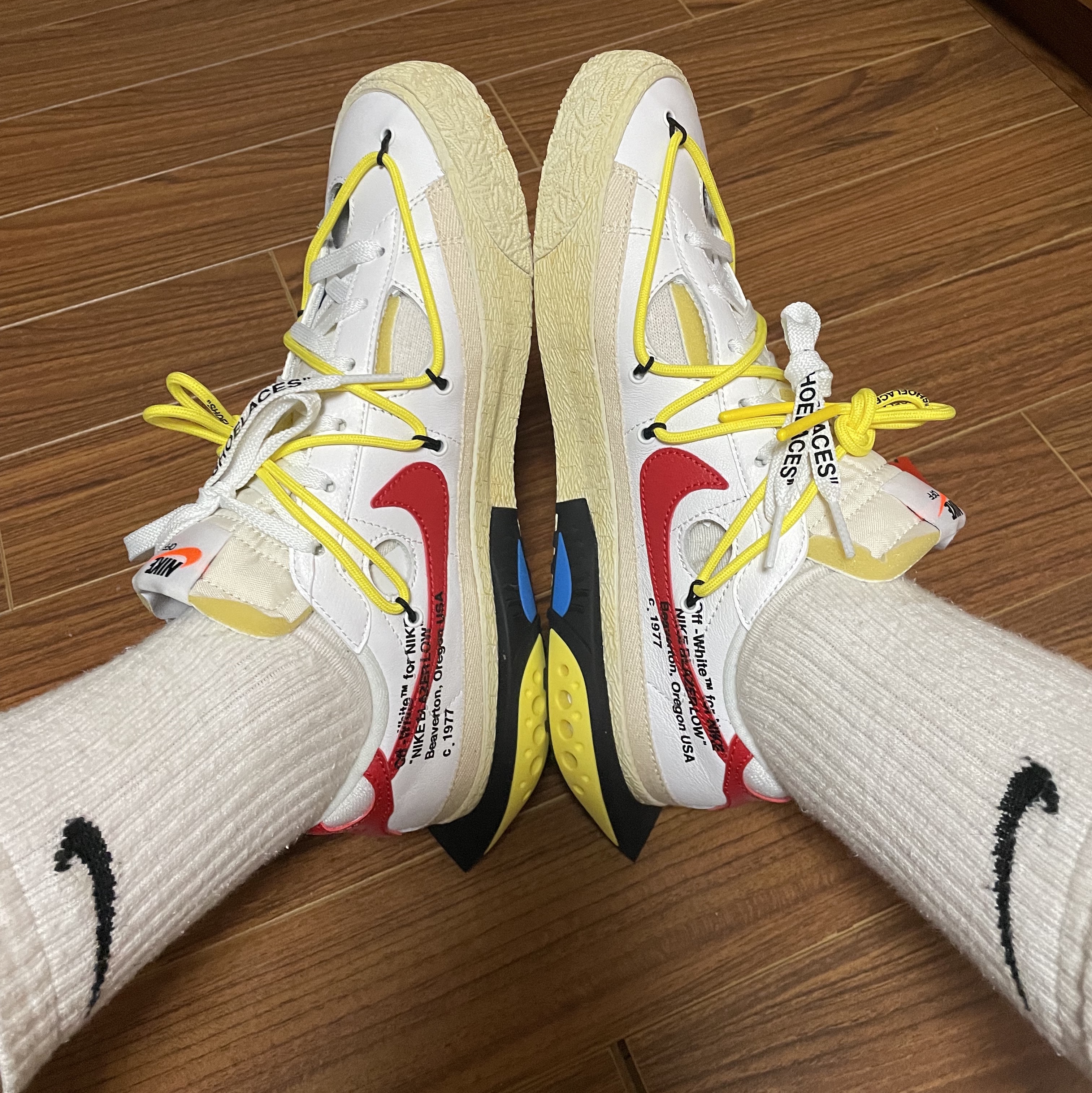 Nike x Off-White Blazer Low '77 White and University Red 착용 스타일 - 1