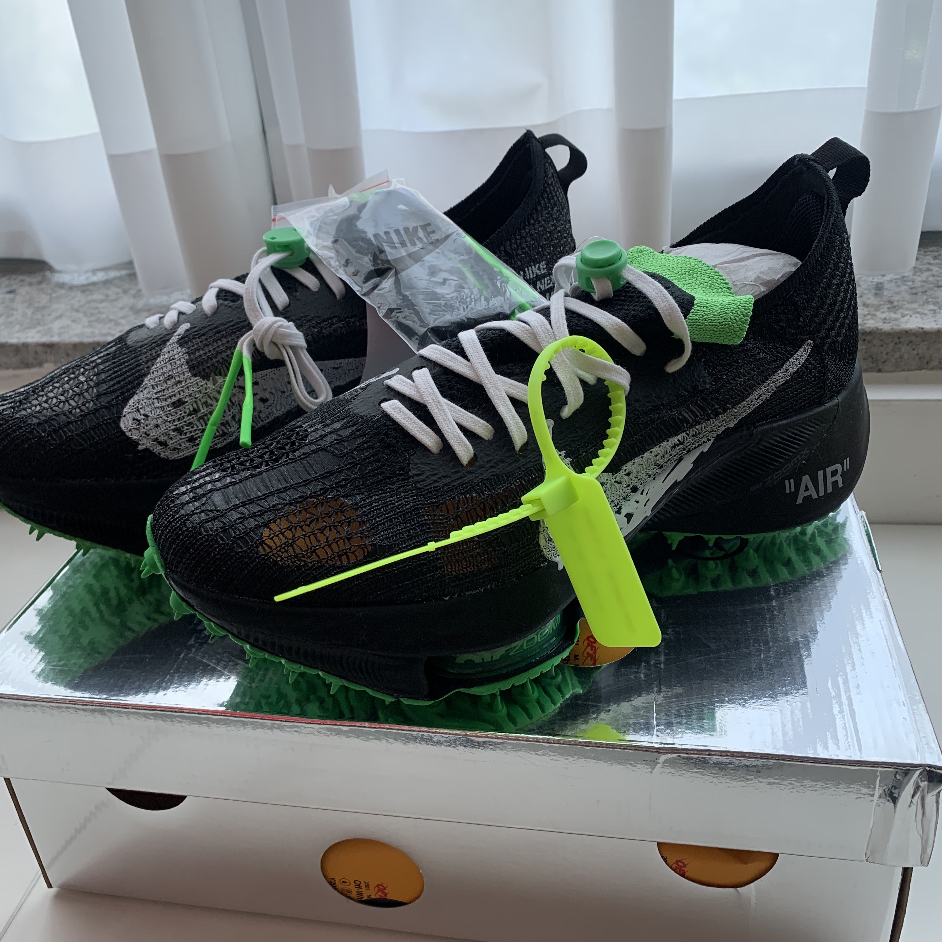 Nike x Off-White Air Zoom Tempo Next% Black 착용 스타일