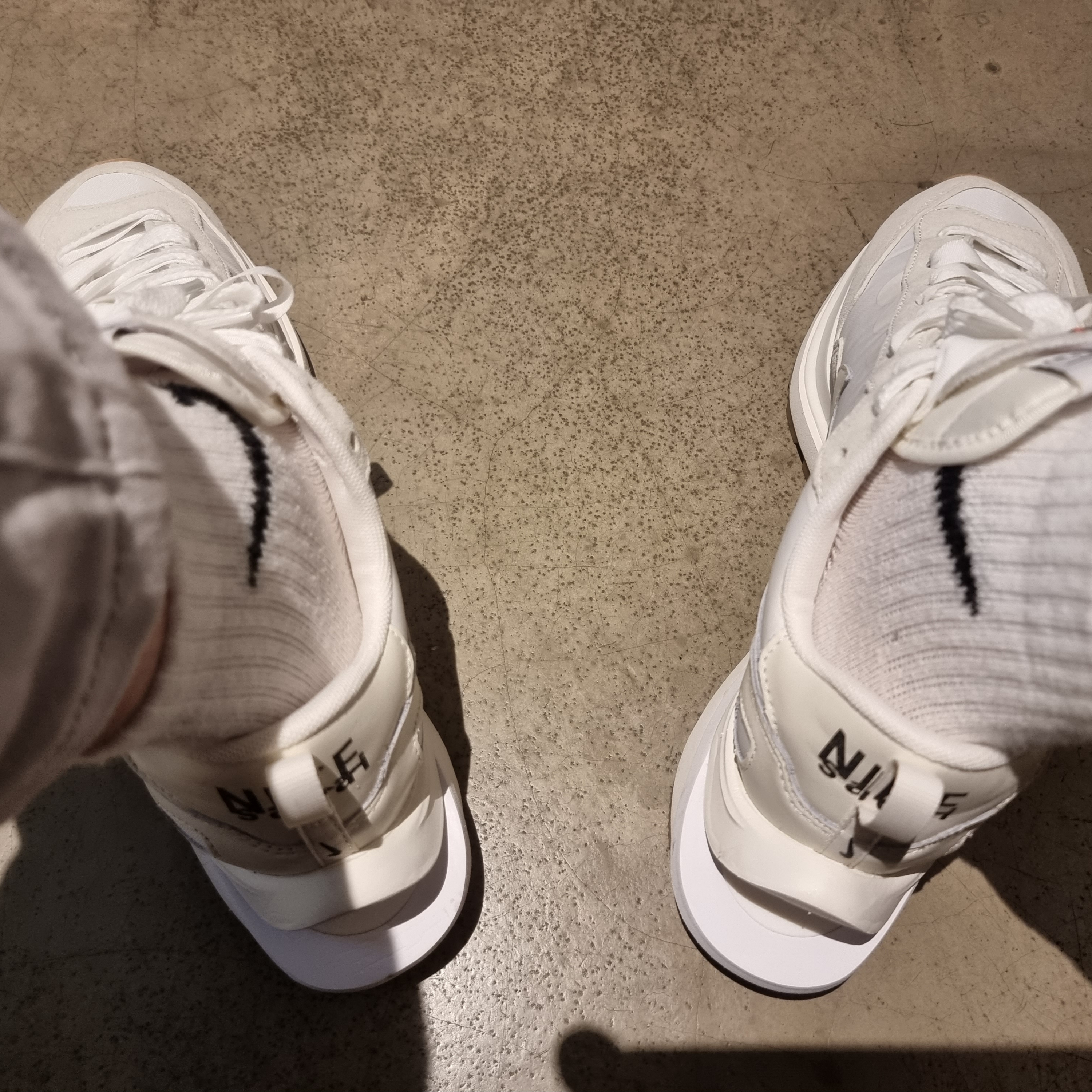 Nike x Sacai VaporWaffle White and Gum 착용 스타일