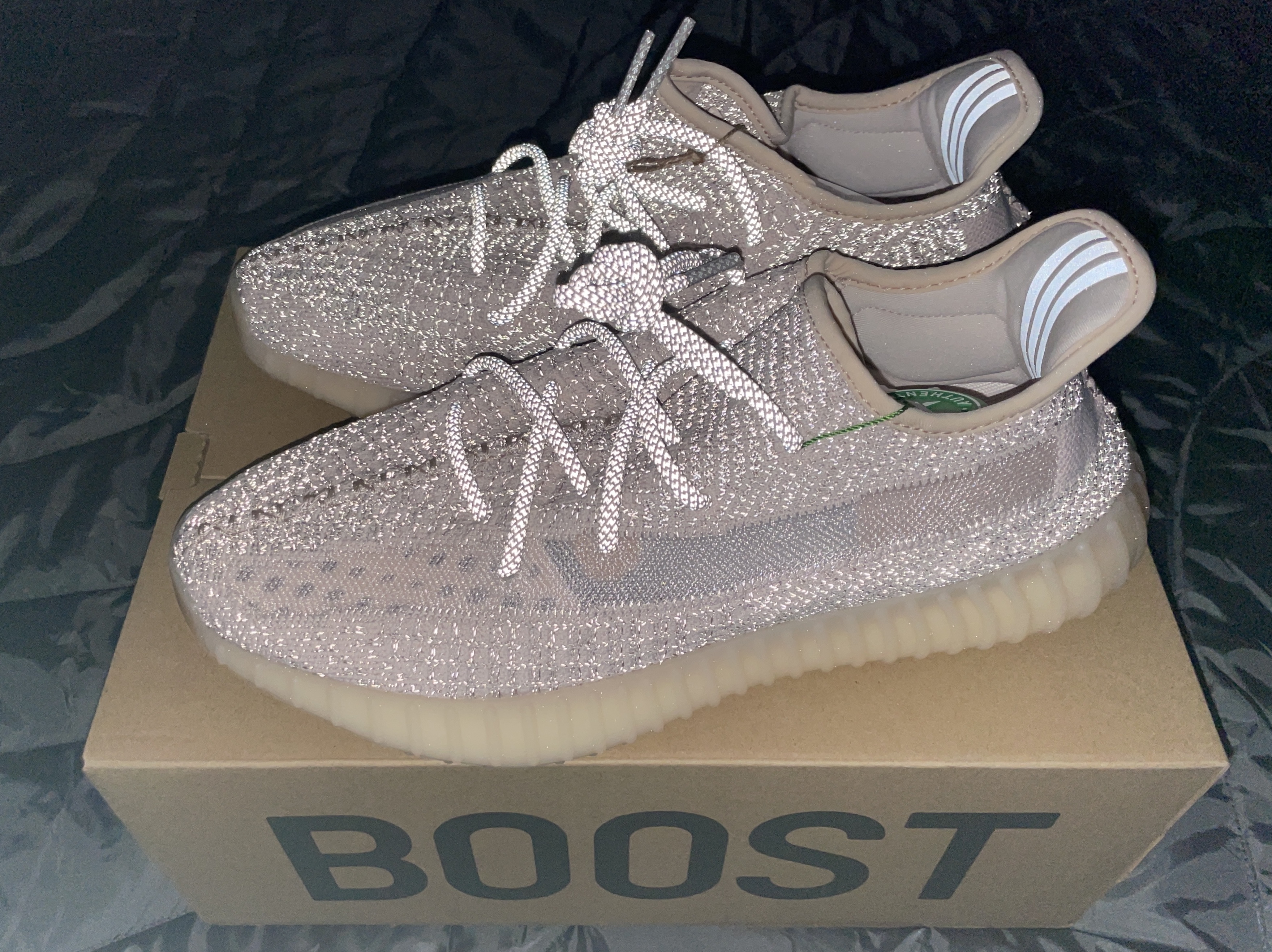 Adidas Yeezy Boost 350 V2 Synth - Reflective 착용 스타일 - 2