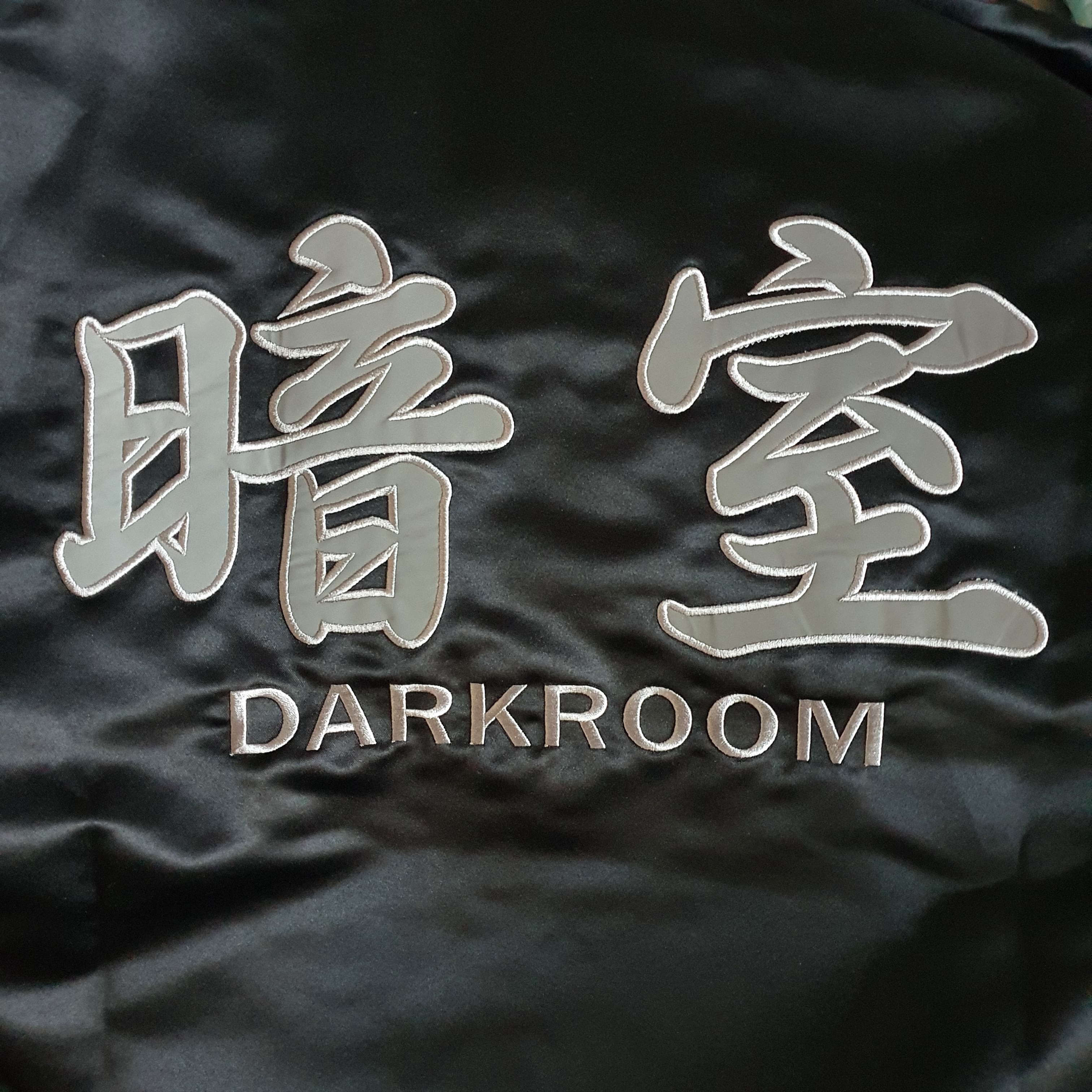 Darkr8m Studio x Hardhitters Satin Coach Jacket Black 착용 스타일 - 2