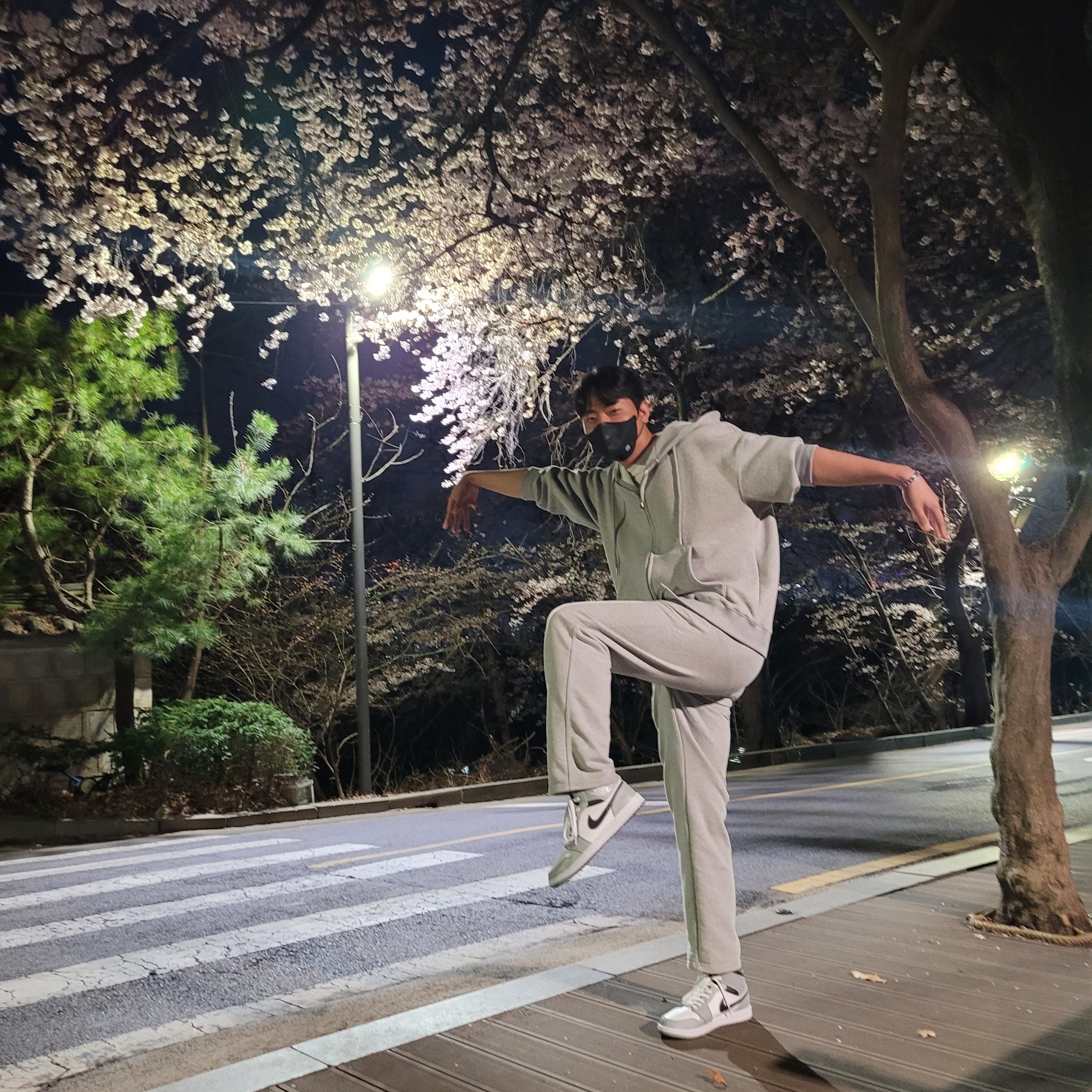 Jordan 1 Mid Light Smoke Grey Anthracite 착용 스타일