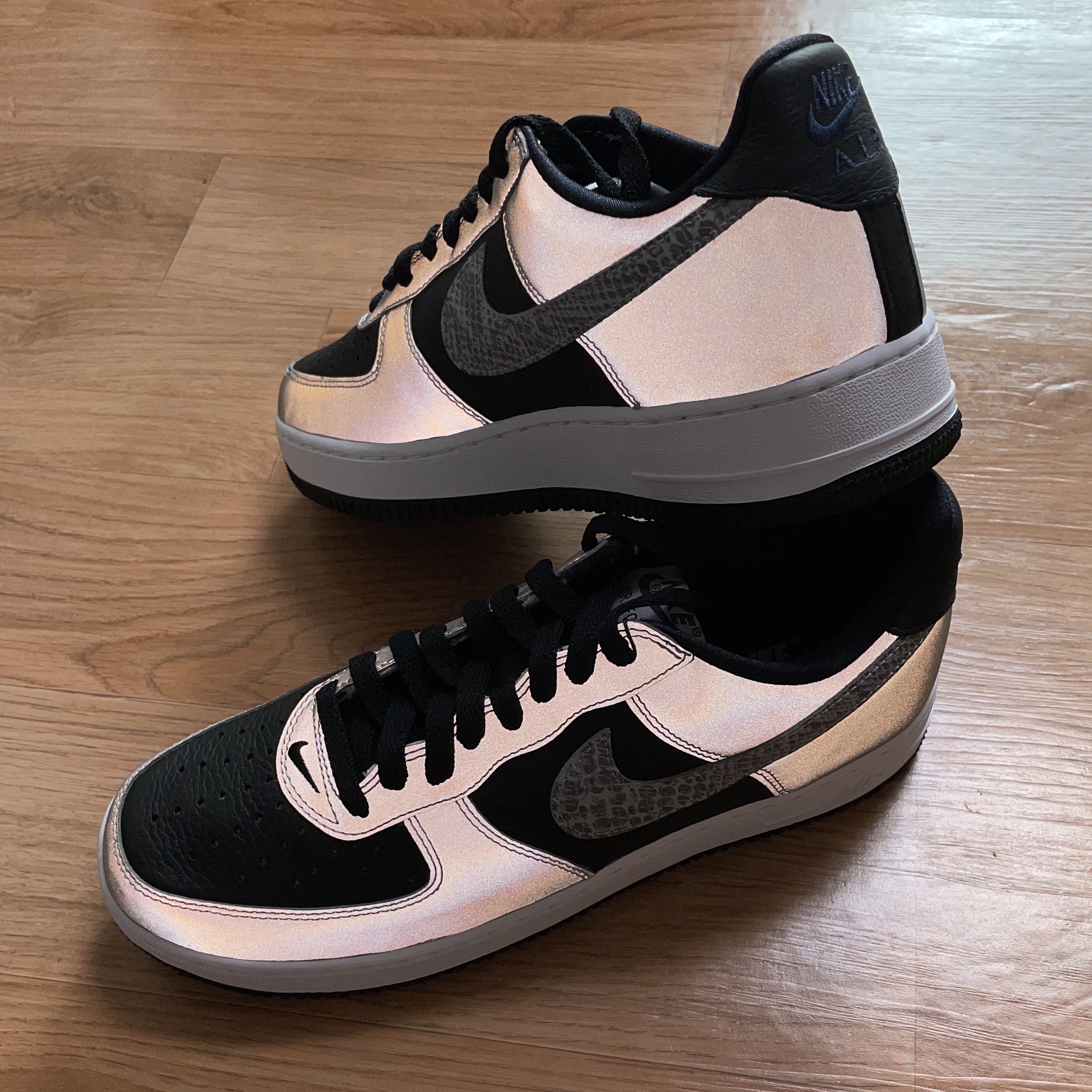 Nike Air Force 1 B Silver Snake 착용 스타일 - 3