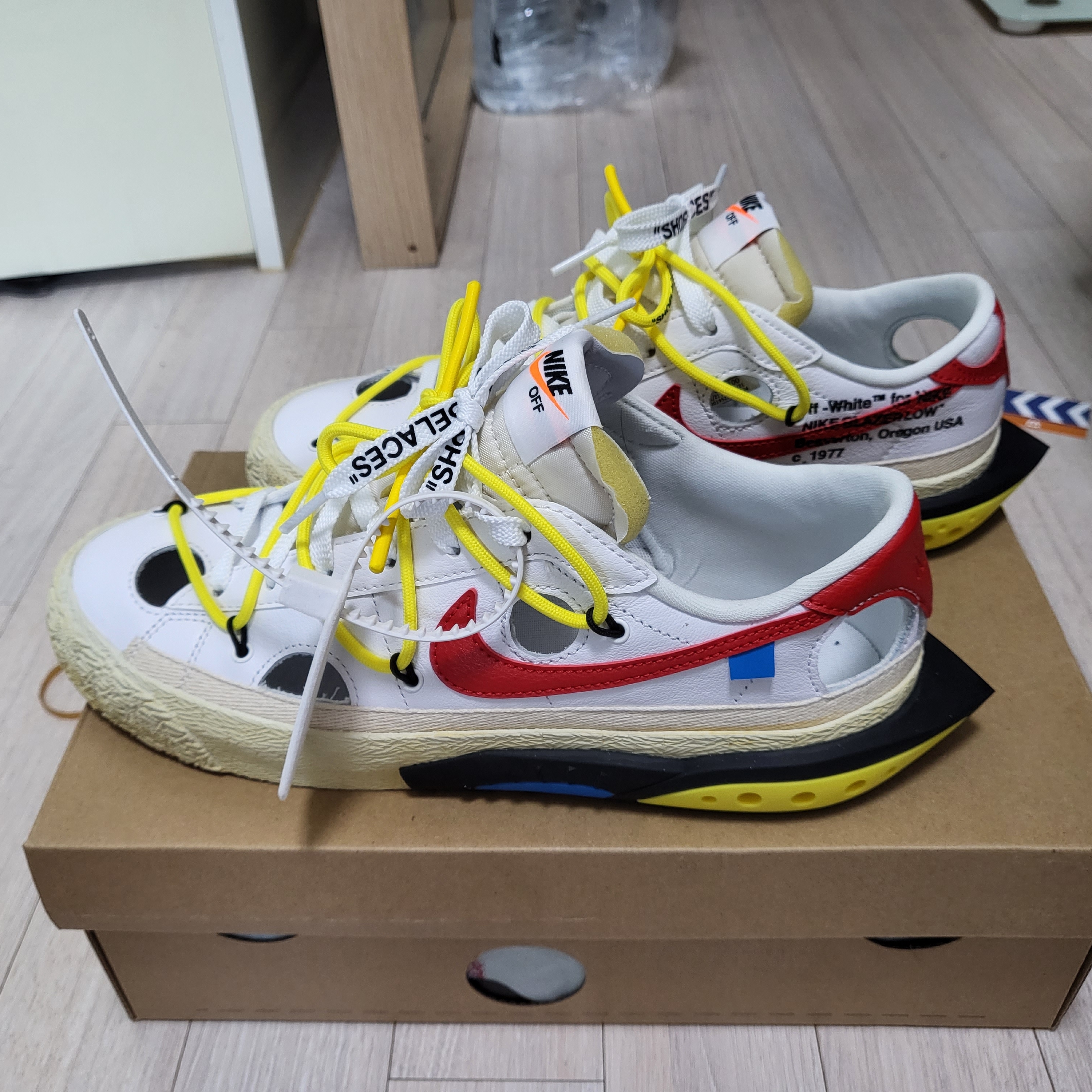Nike x Off-White Blazer Low '77 White and University Red 착용 스타일