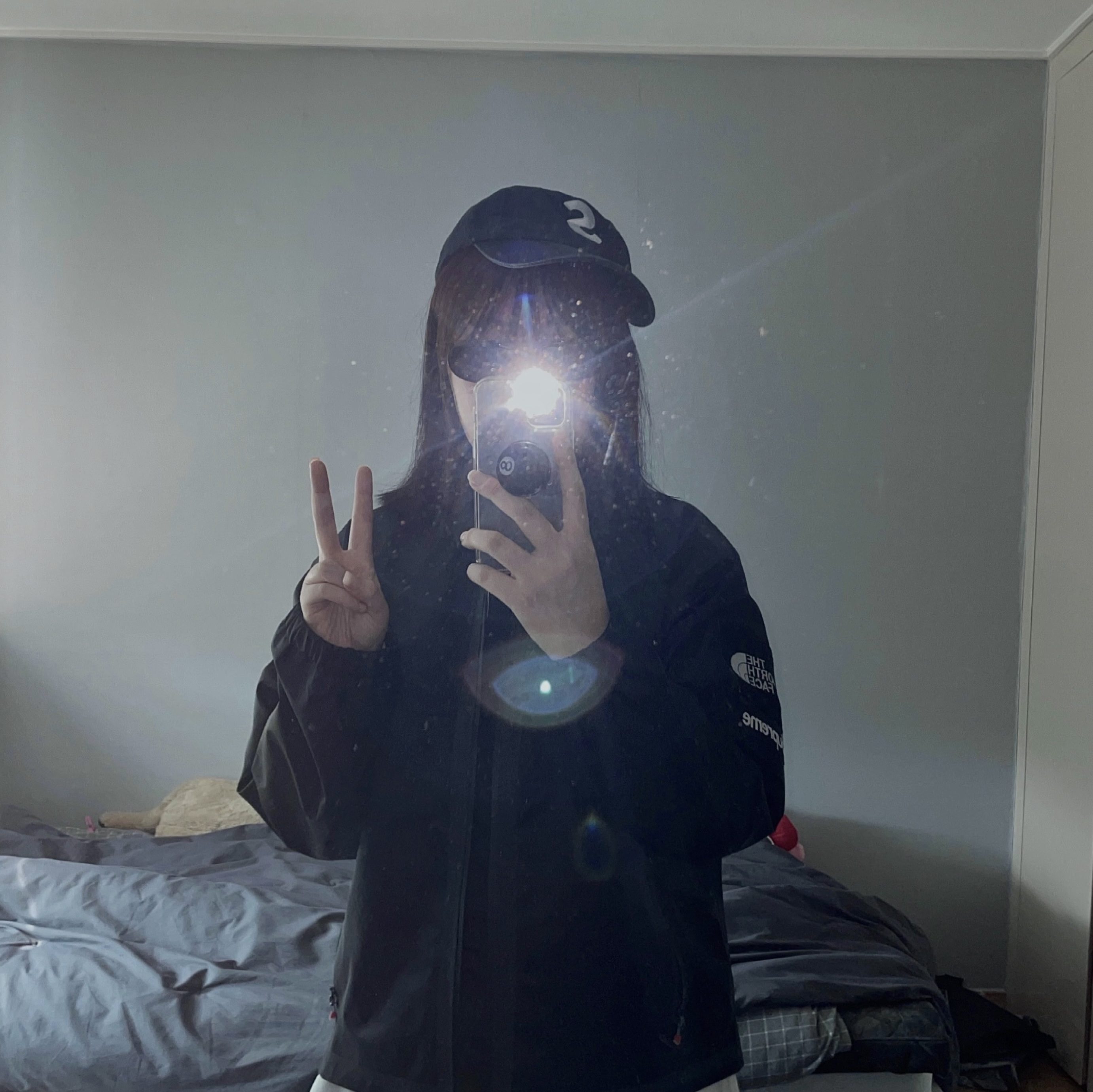 Supreme Kevlar Denim S Logo 6-Panel Black - 22SS, Supreme x The North Face Summit Series Outer Tape Seam Coaches Jacket Black - 21SS 착용 스타일