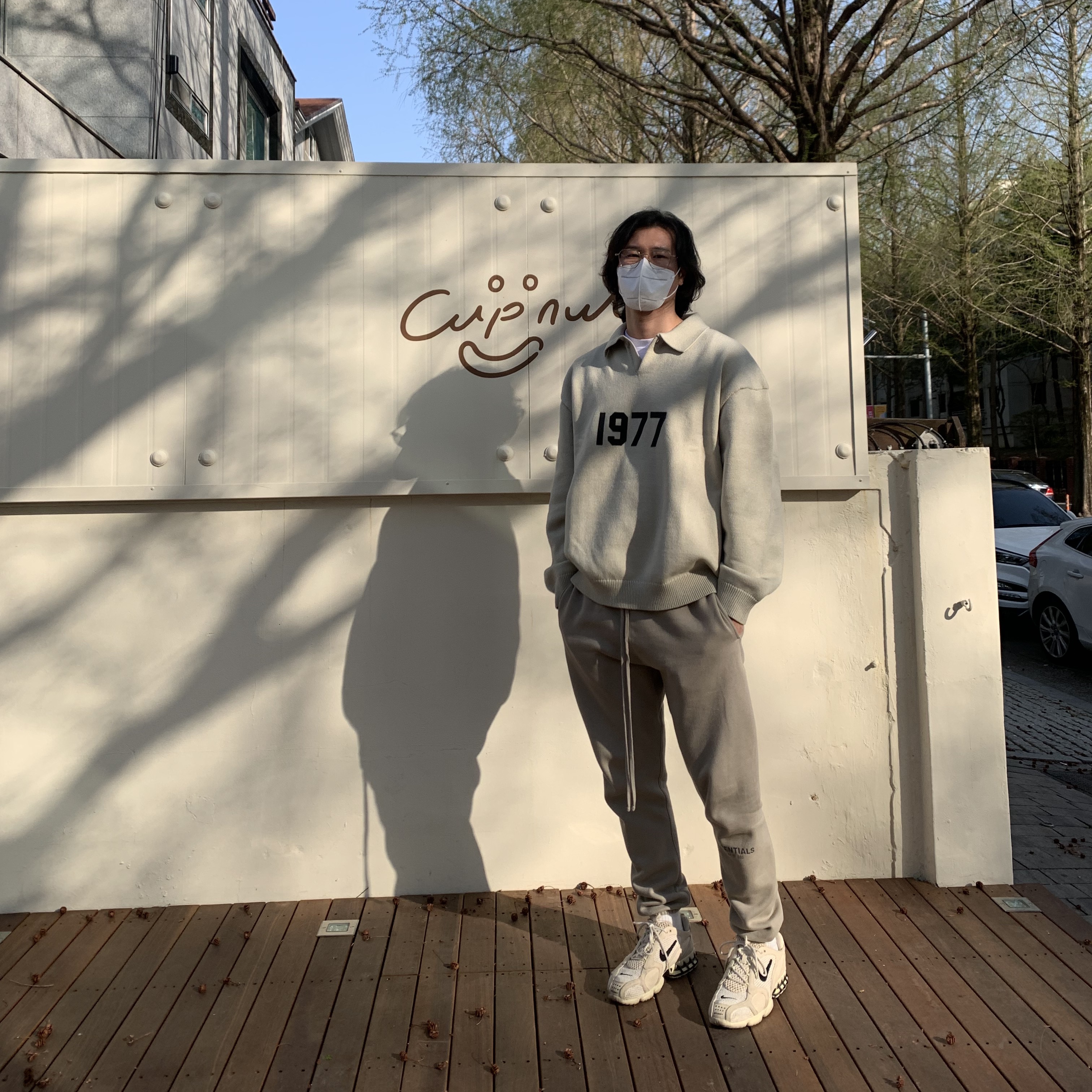 Essentials 1977 Knit Long Sleeve Polo Wheat - 22SS, Essentials Sweatpants Taupe - 20FW 착용 스타일