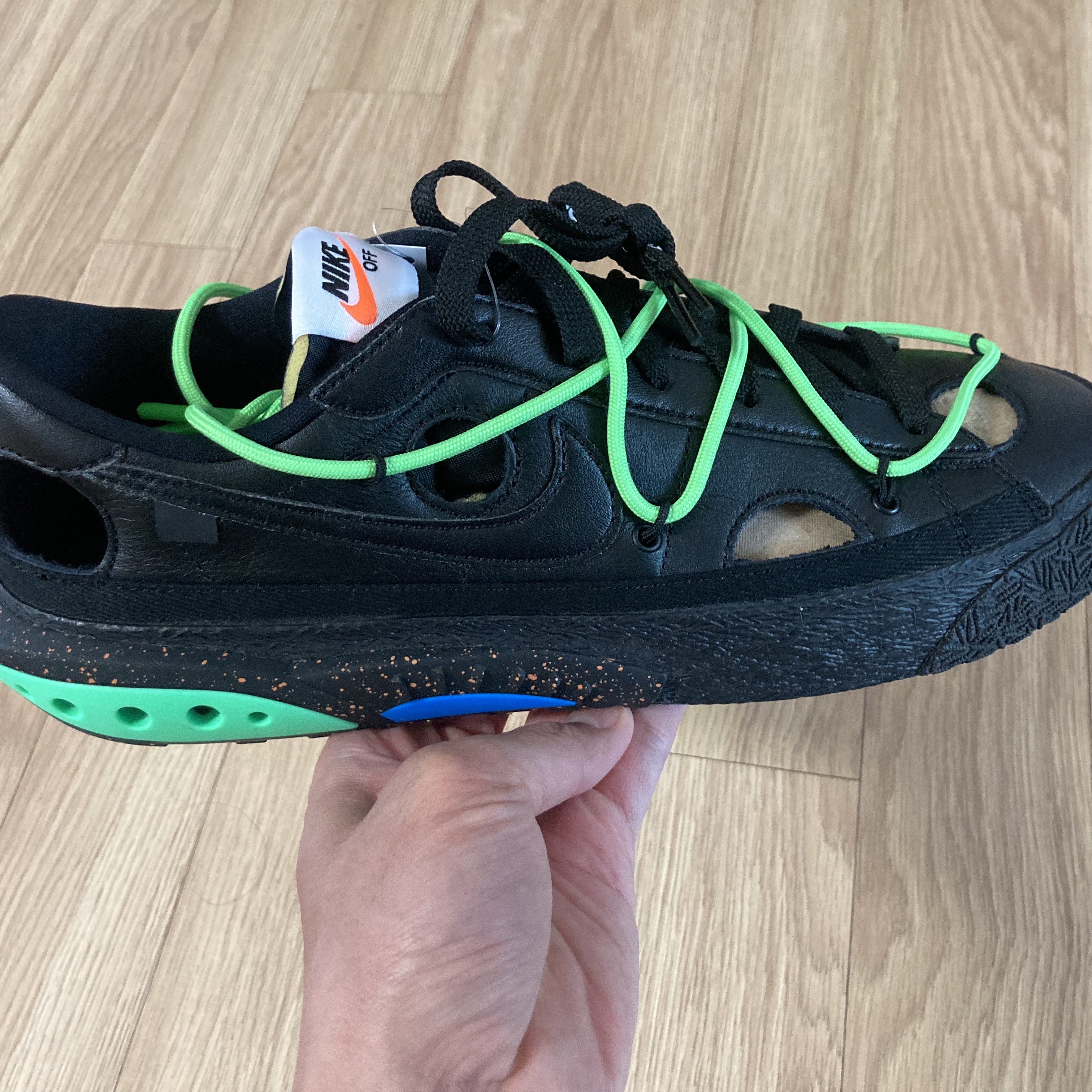 Nike x Off-White Blazer Low '77 Black and Electro Green 착용 스타일 - 2