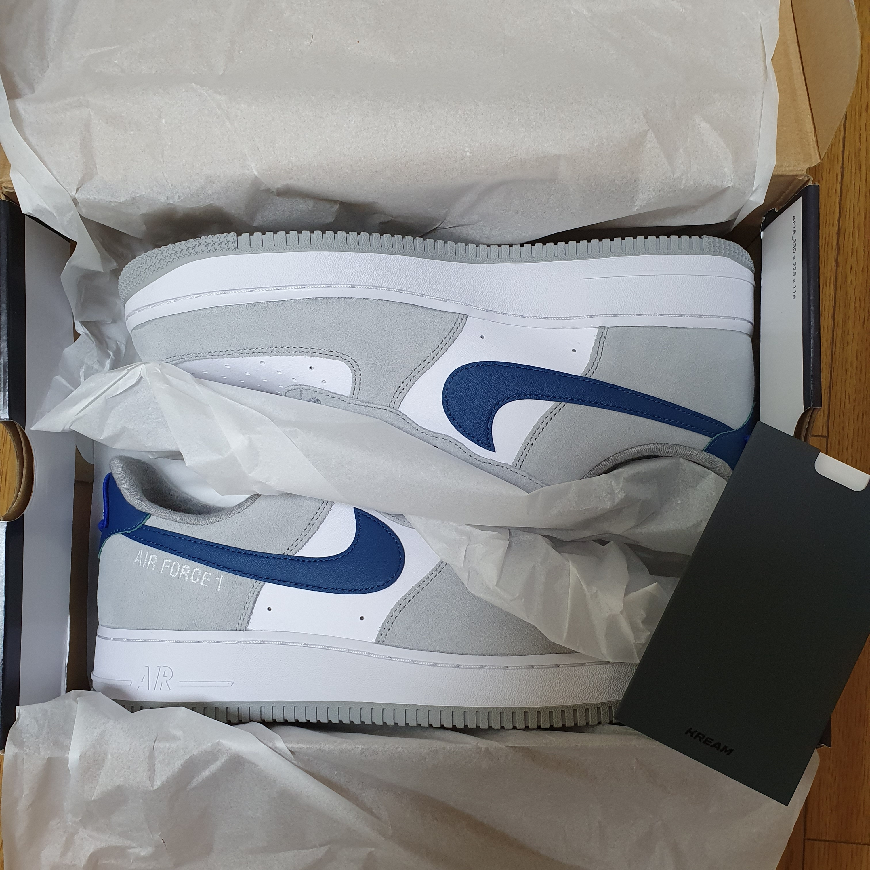 Nike Air Force 1 '07 LV8 Athletic Club Light Smoke Grey Marina 착용 스타일 - 2