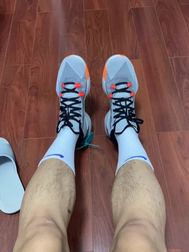 Jordan Zion 1 PF Light Smoke Grey Total Orange 착용 스타일