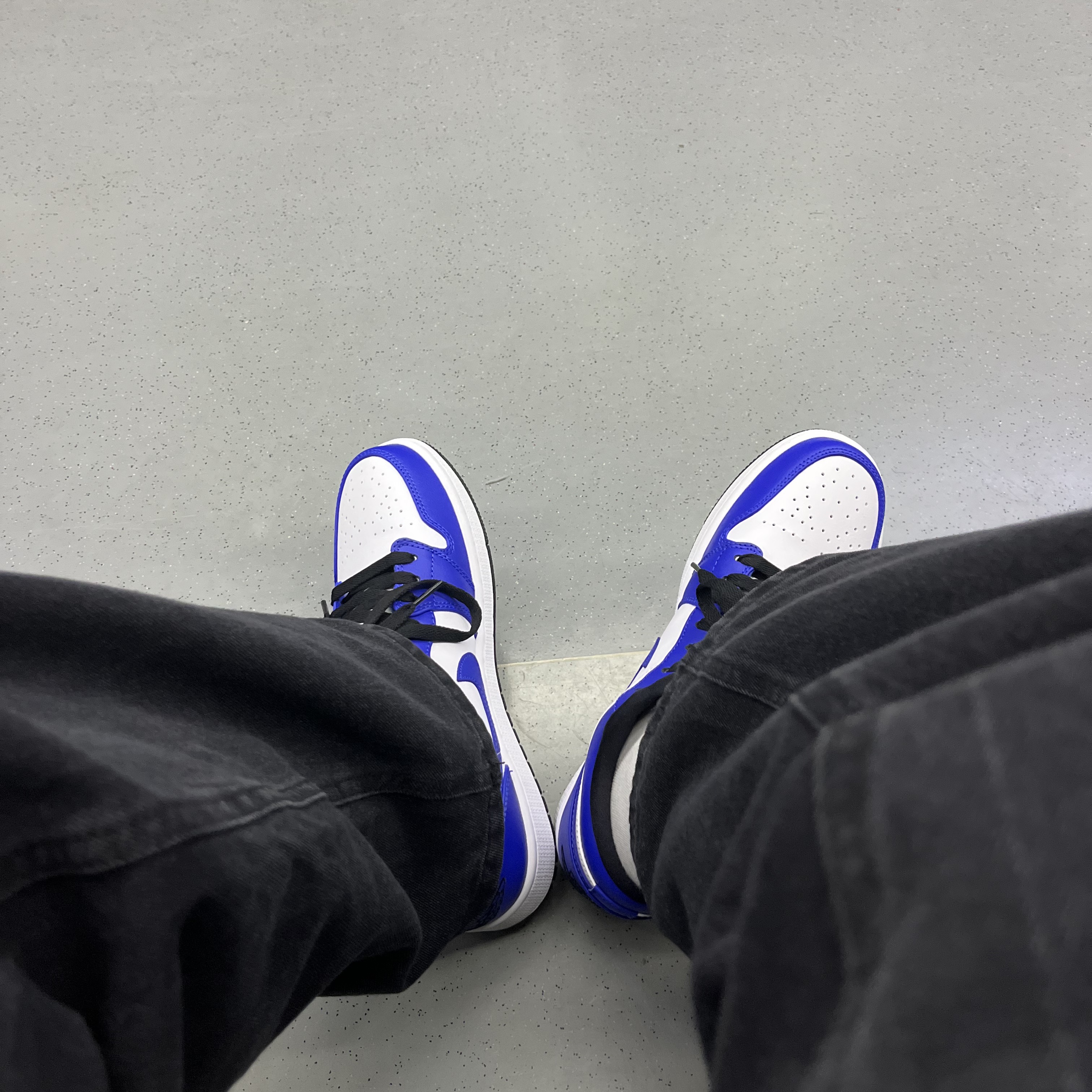 Jordan 1 Low Hyper Royal 착용 스타일