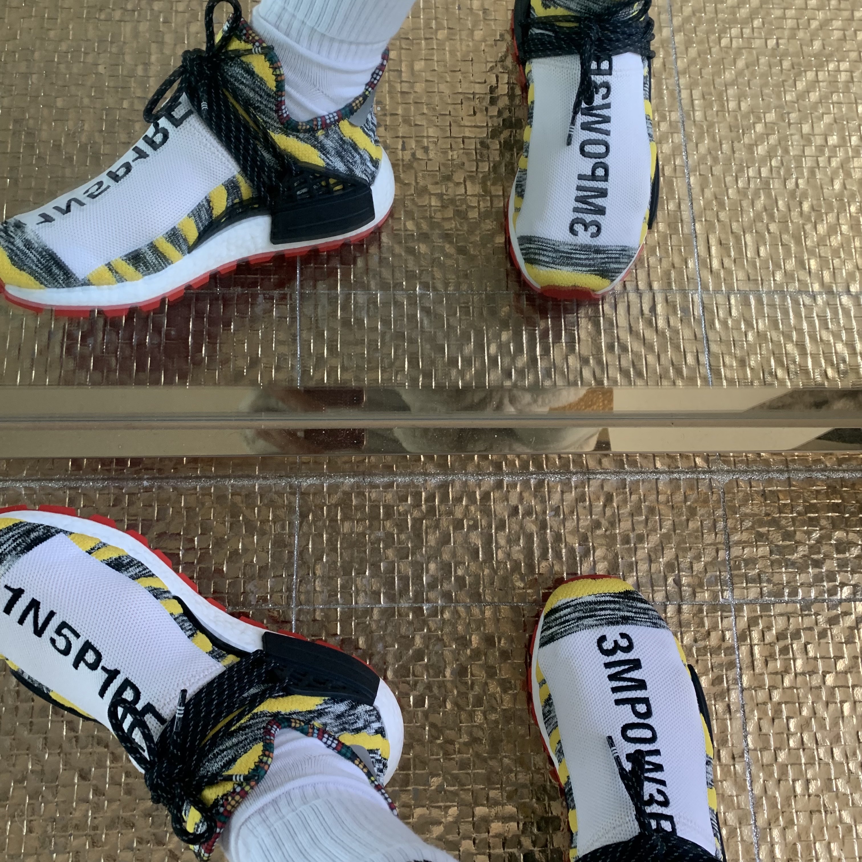 Adidas x Pharrell Williams Hu NMD Solar Pack Red 착용 스타일