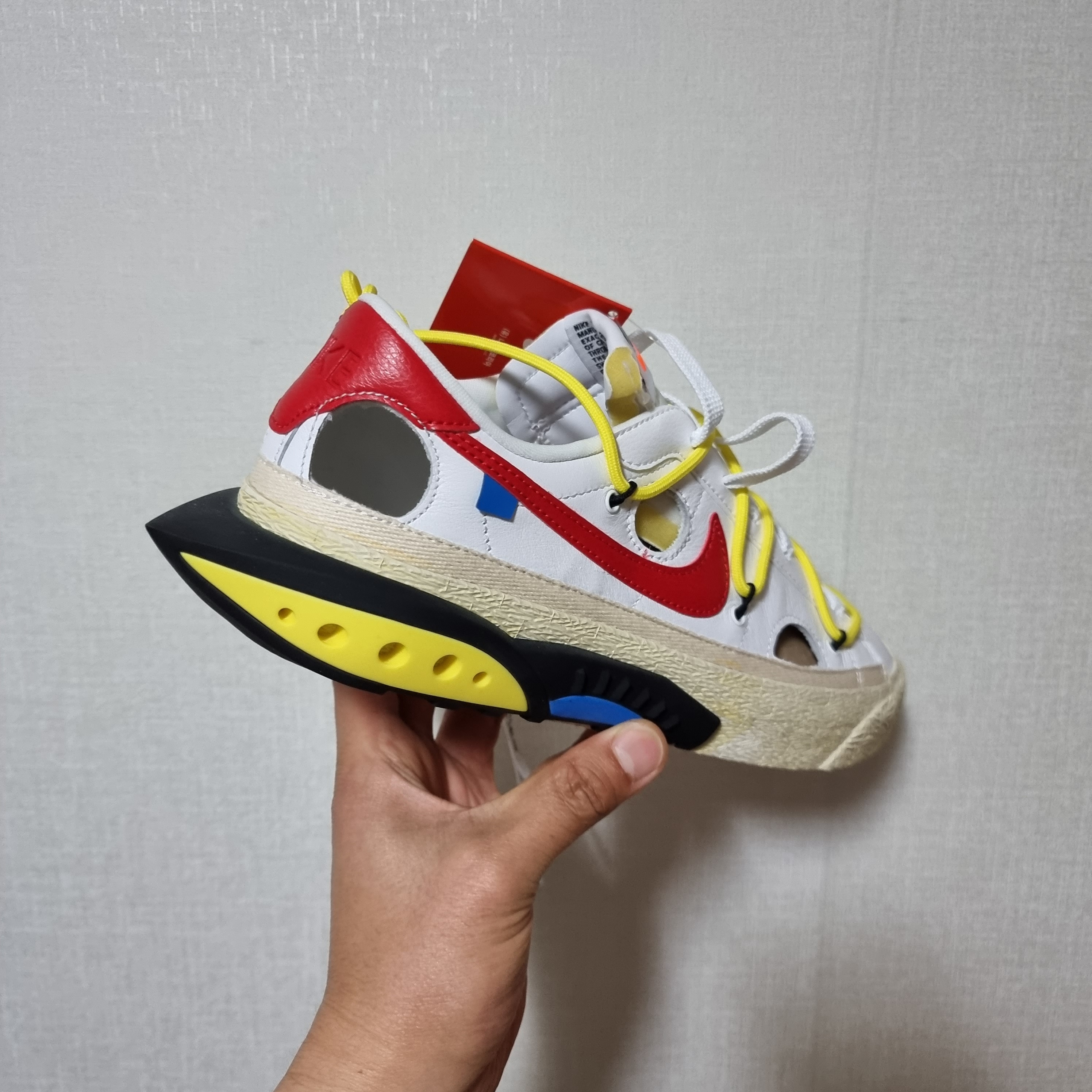 Nike x Off-White Blazer Low '77 White and University Red 착용 스타일 - 2
