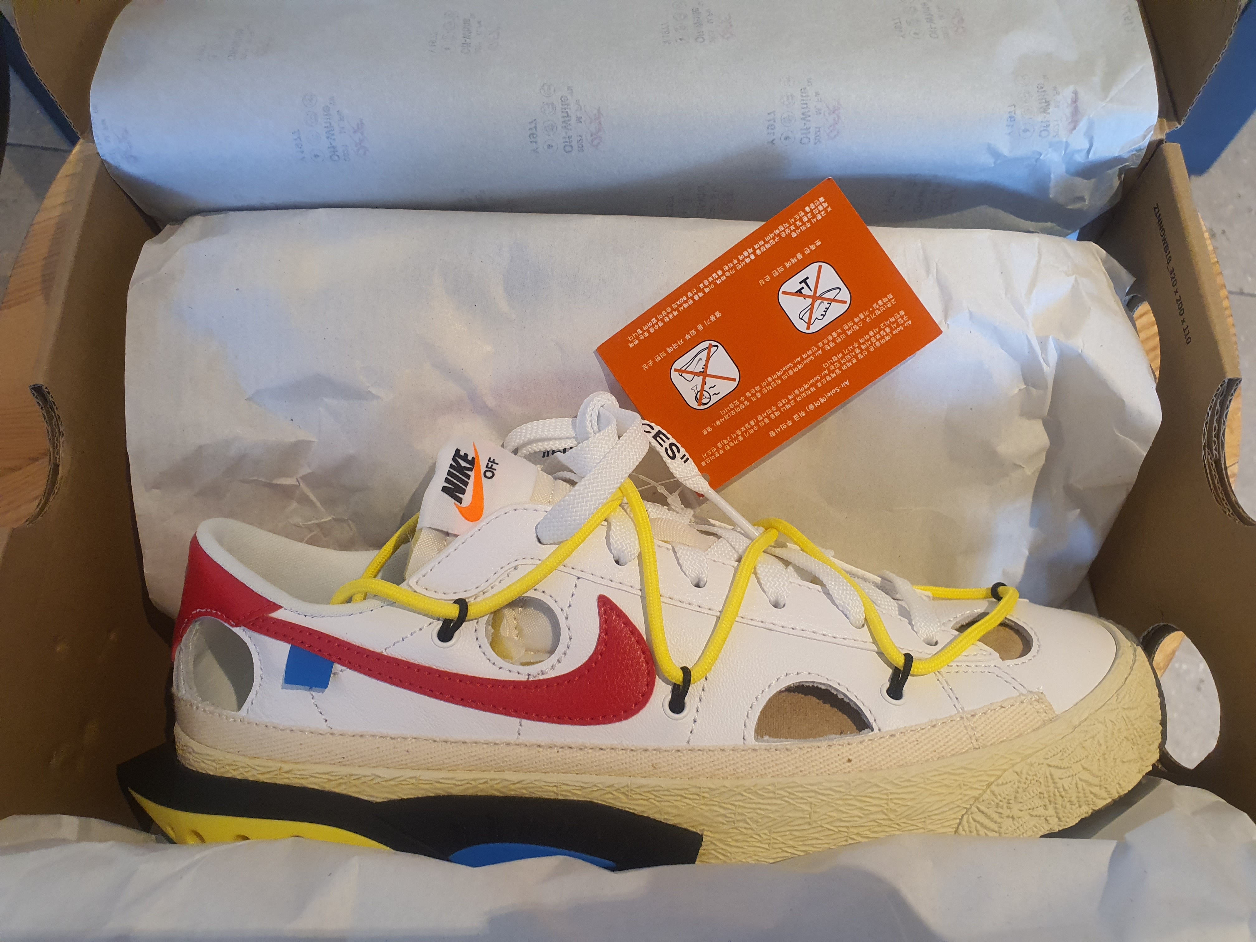 Nike x Off-White Blazer Low '77 White and University Red 착용 스타일 - 1