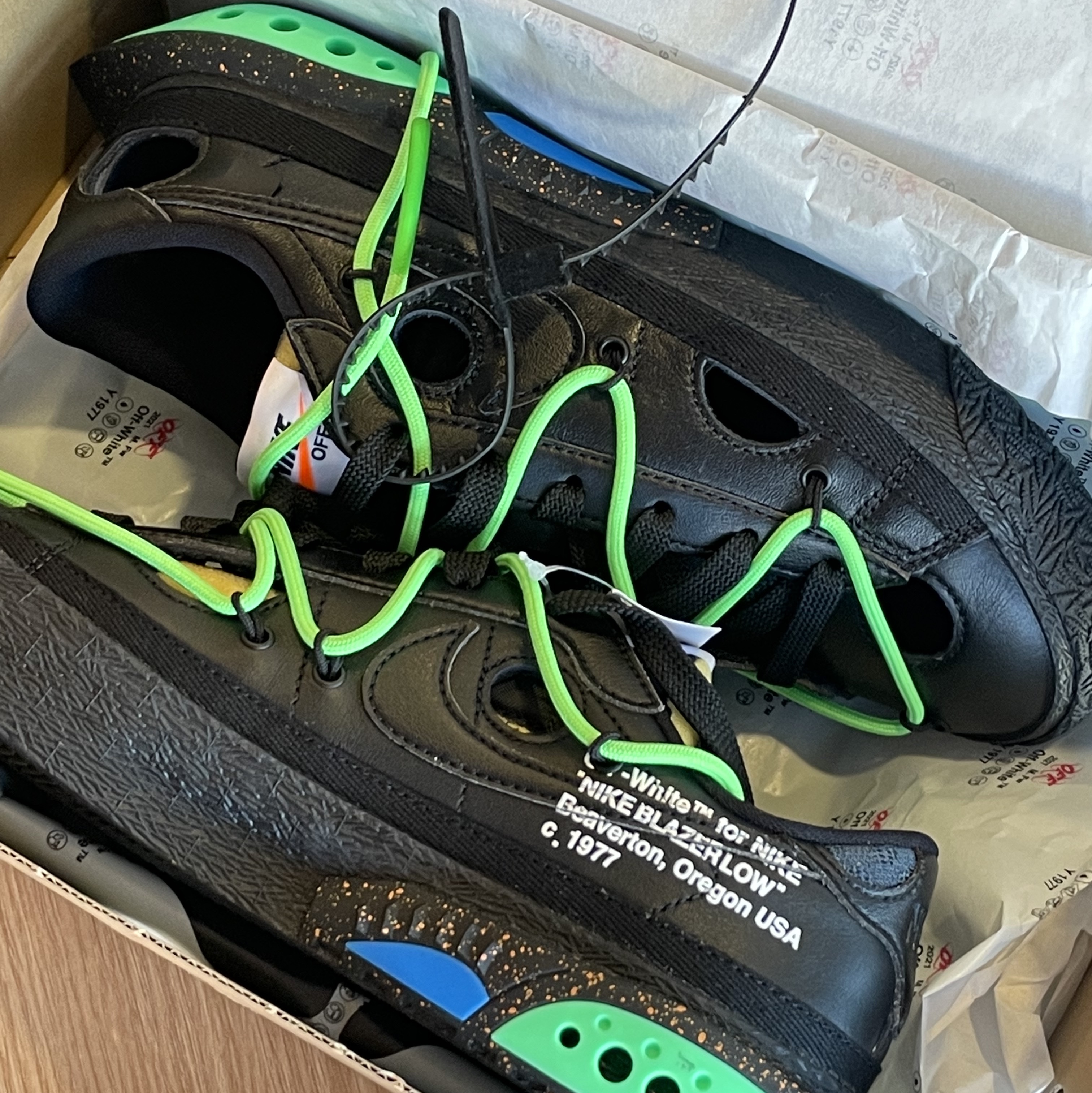 Nike x Off-White Blazer Low '77 Black and Electro Green 착용 스타일