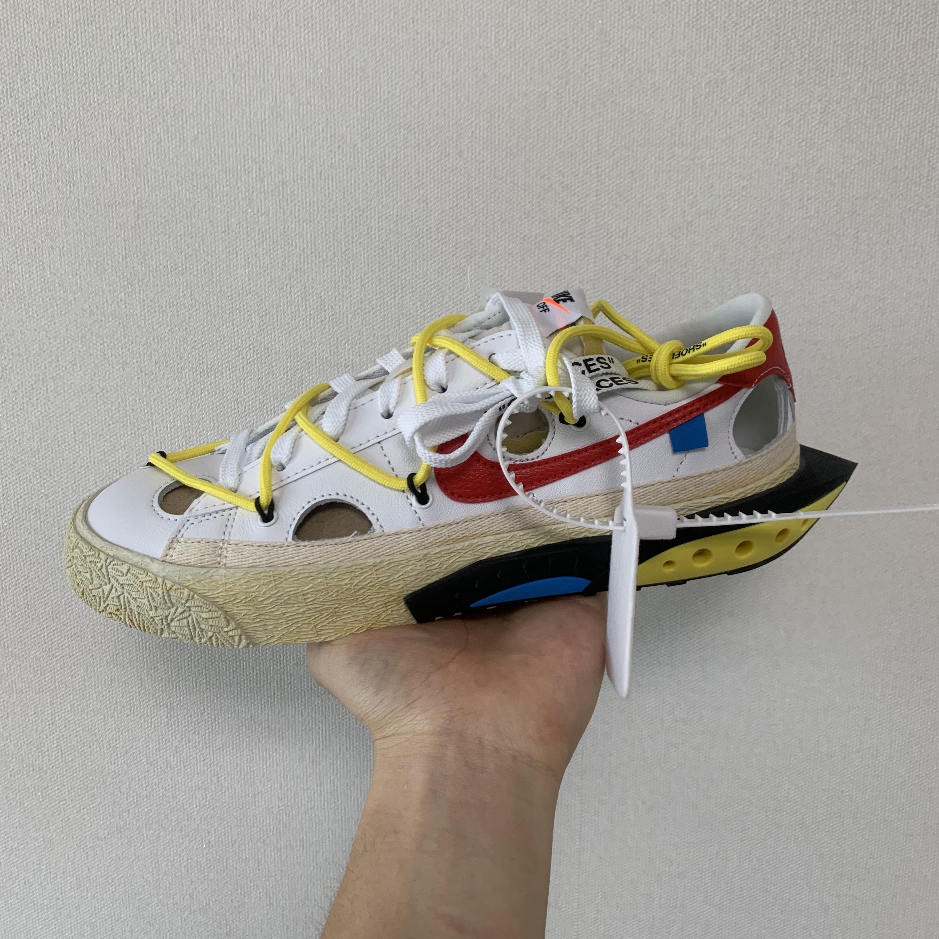 Nike x Off-White Blazer Low '77 White and University Red 착용 스타일 - 3