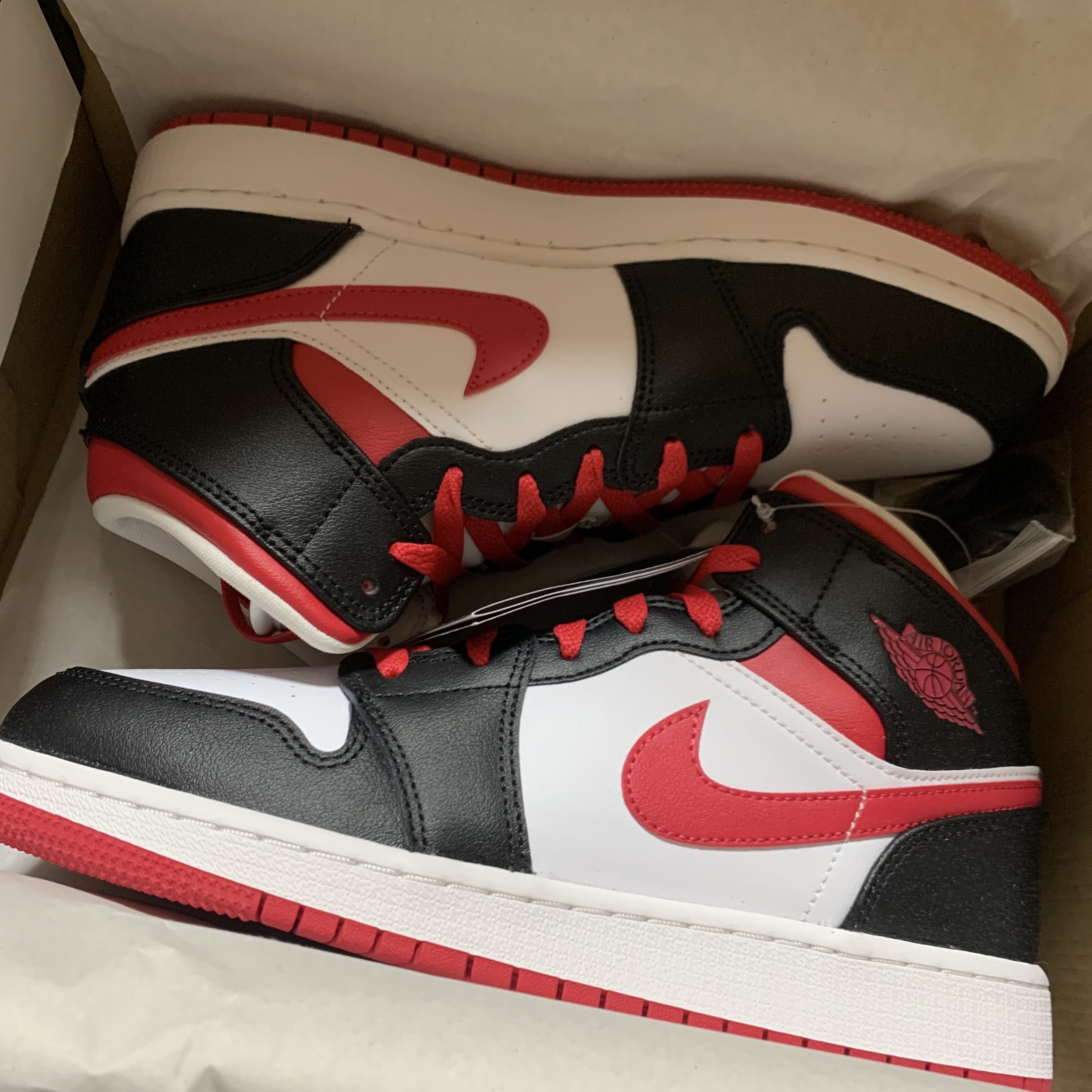 (GS) Jordan 1 Mid Very Berry  착용 스타일 - 4