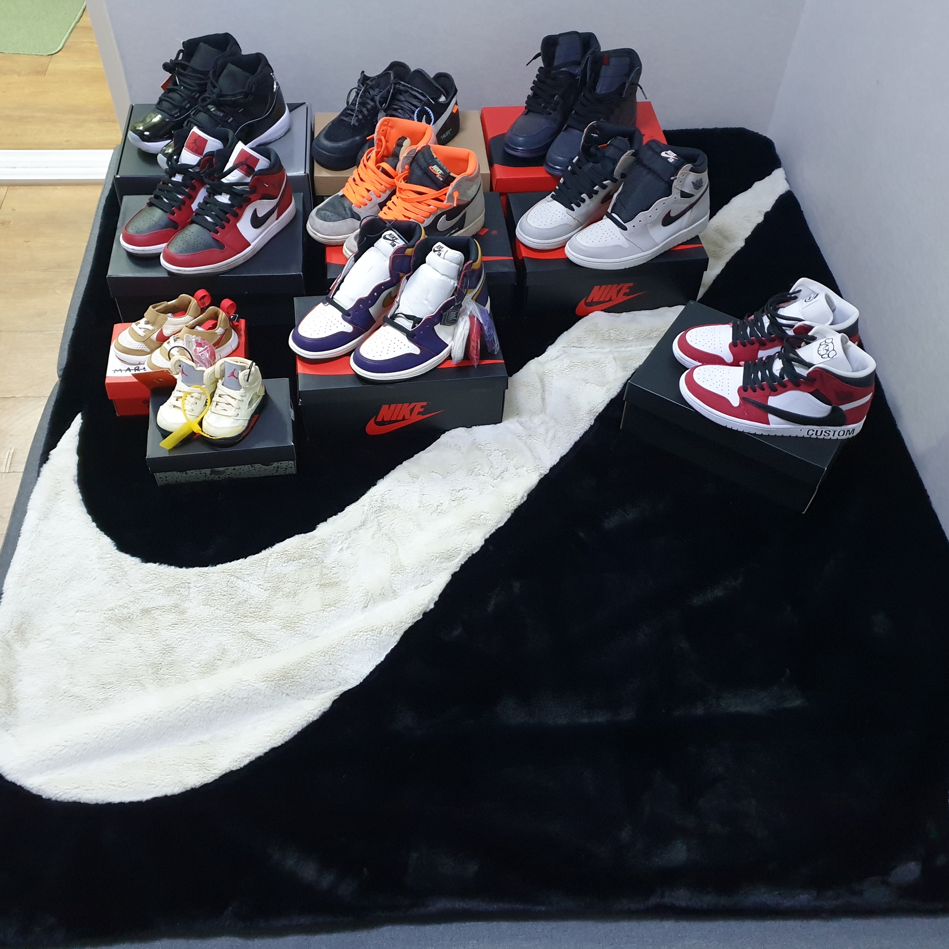 Jordan 11 Retro Jubilee, Jordan 1 Mid Chicago Black Toe 착용 스타일
