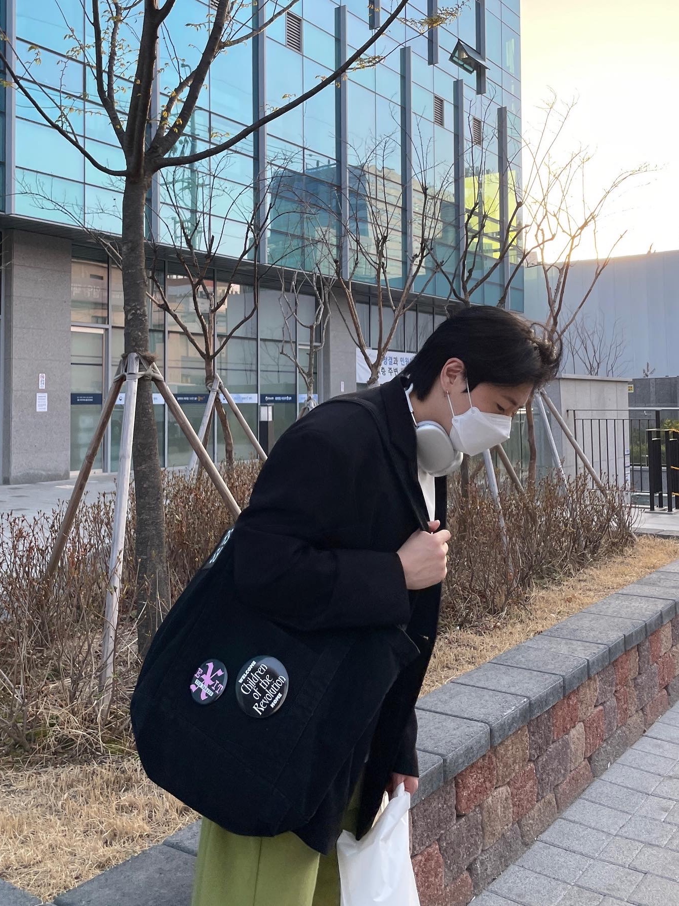 Nike x Comme des Garcons Homme Plus Air Force Mid White, Apple AirPods Max Lightning Silver (Korean Ver.) 착용 스타일 - 4