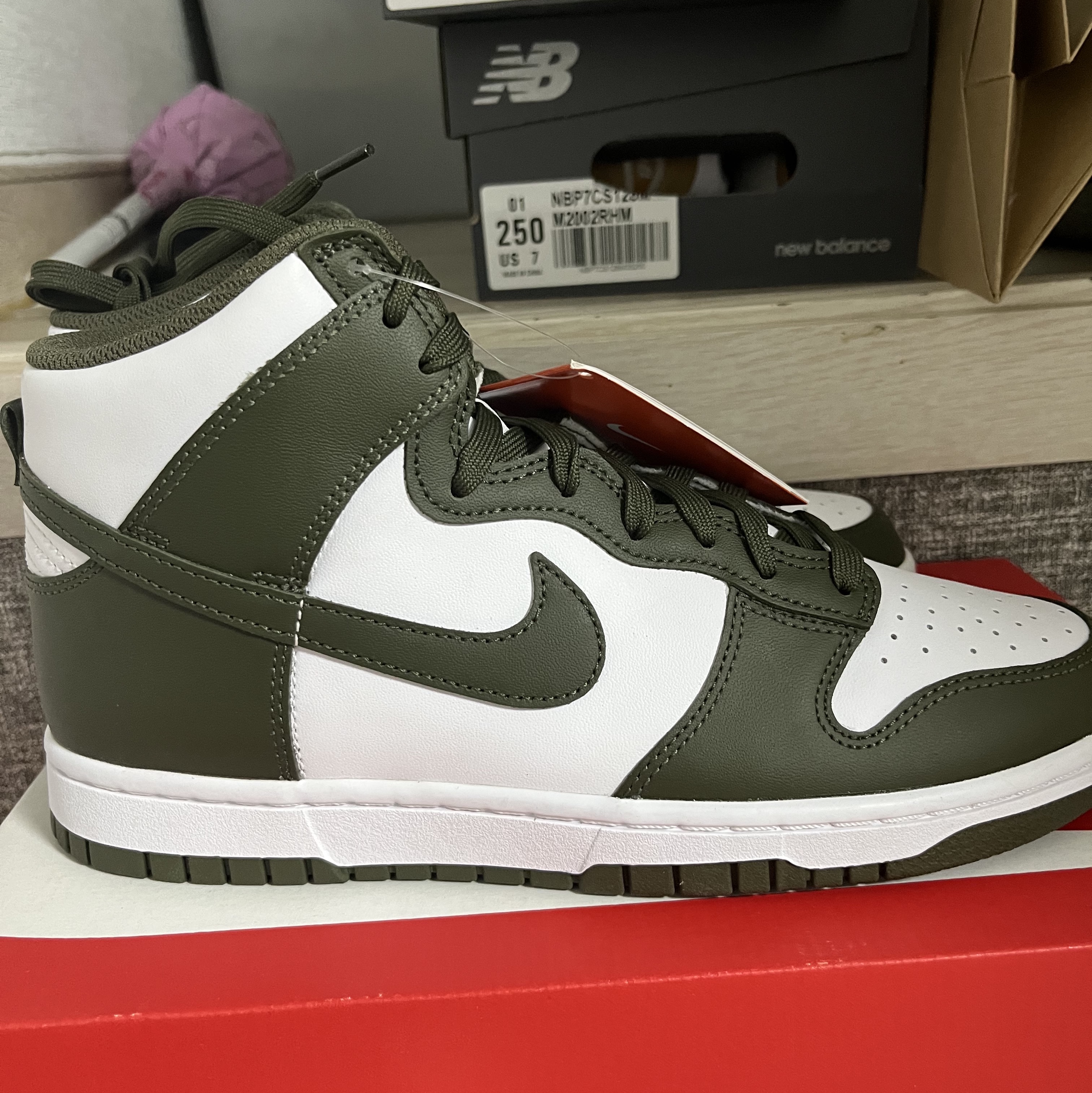 Nike Dunk High Retro Championship Khaki 착용 스타일