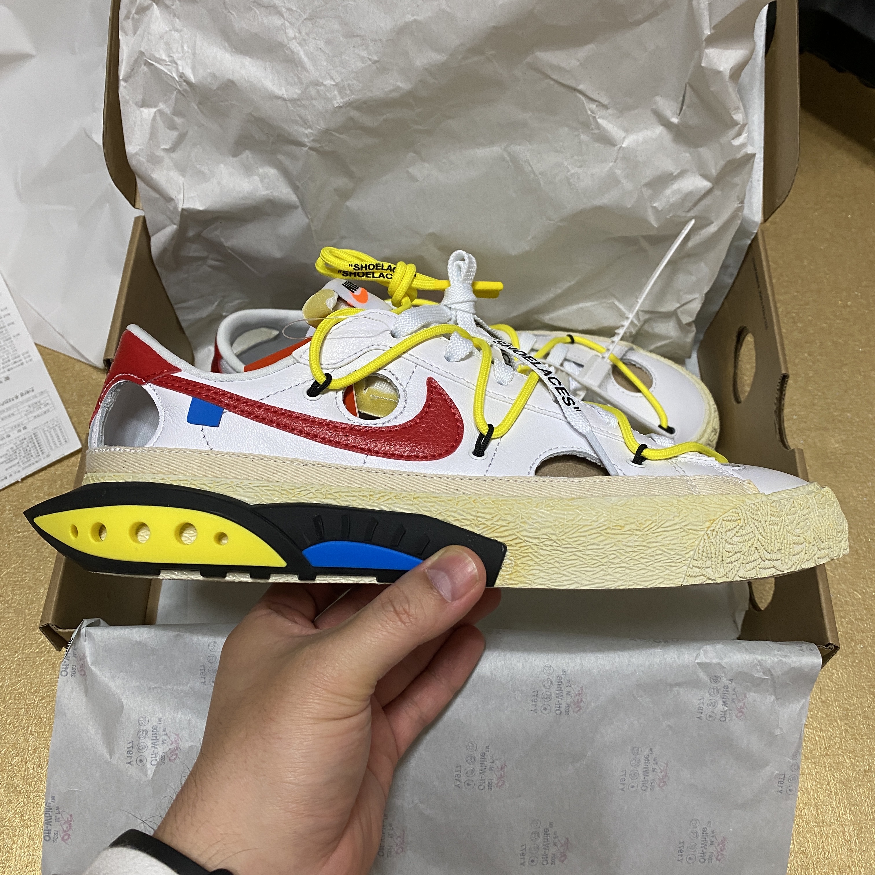 Nike x Off-White Blazer Low '77 White and University Red 착용 스타일
