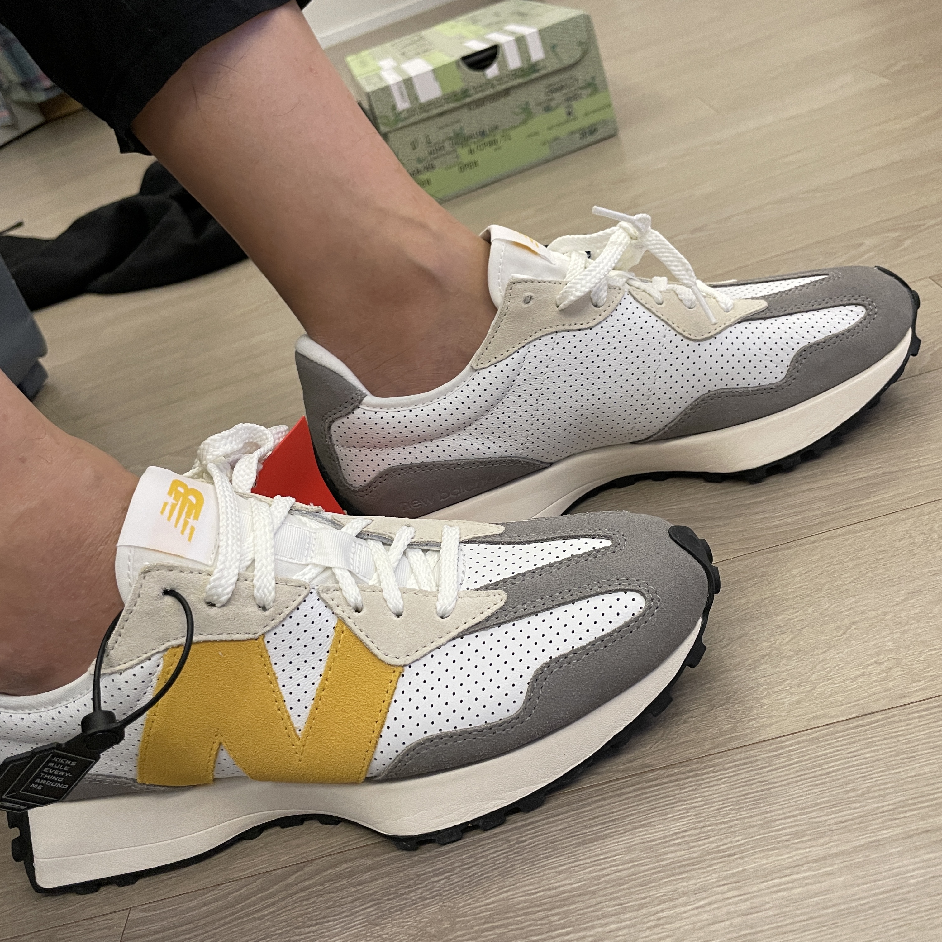 New Balance 327 Grey Yellow - JD Sports Exclusive, Nike x Union Dunk Low Passport Pack Argon 착용 스타일 - 1