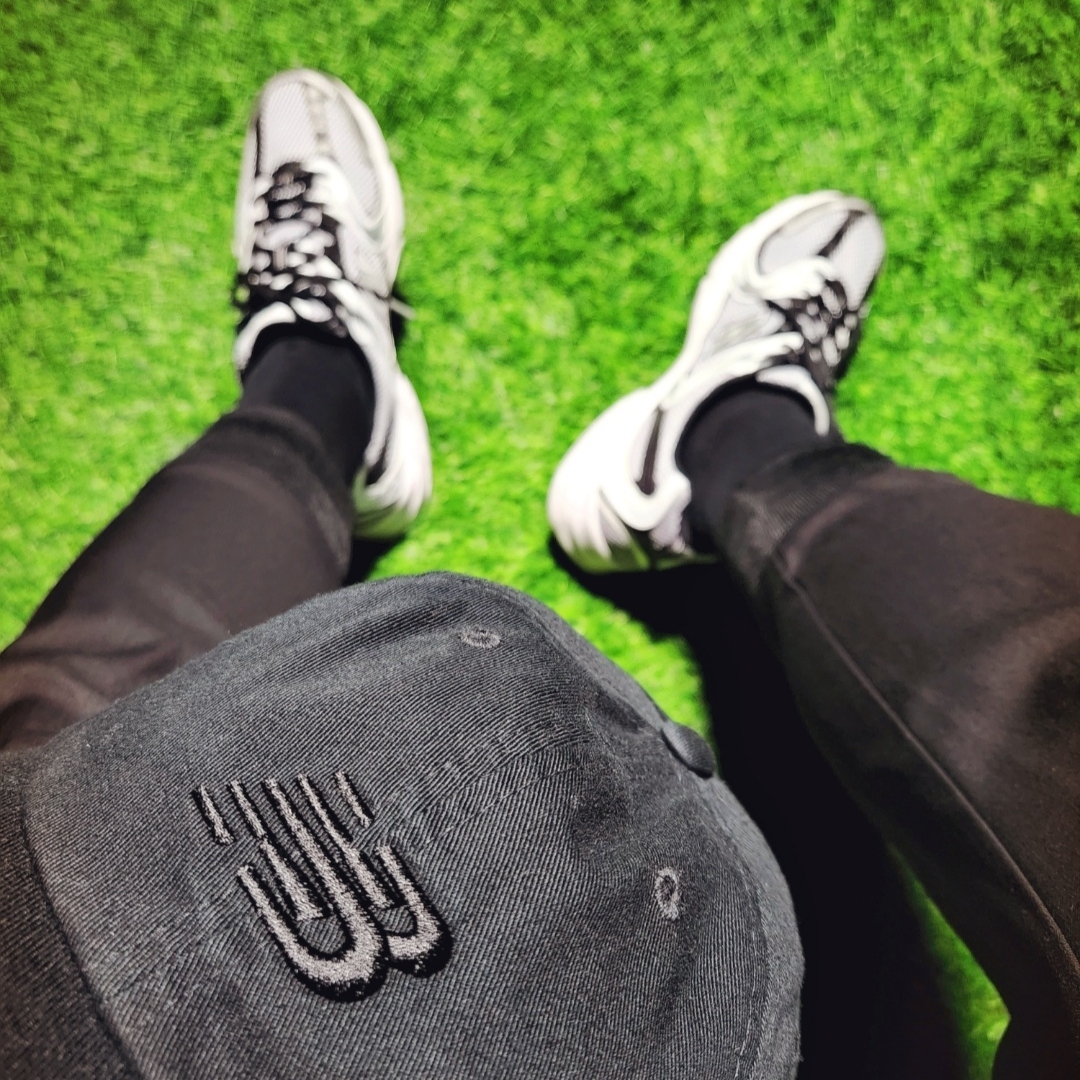 New Balance 530 Silver Black 착용 스타일 - 5