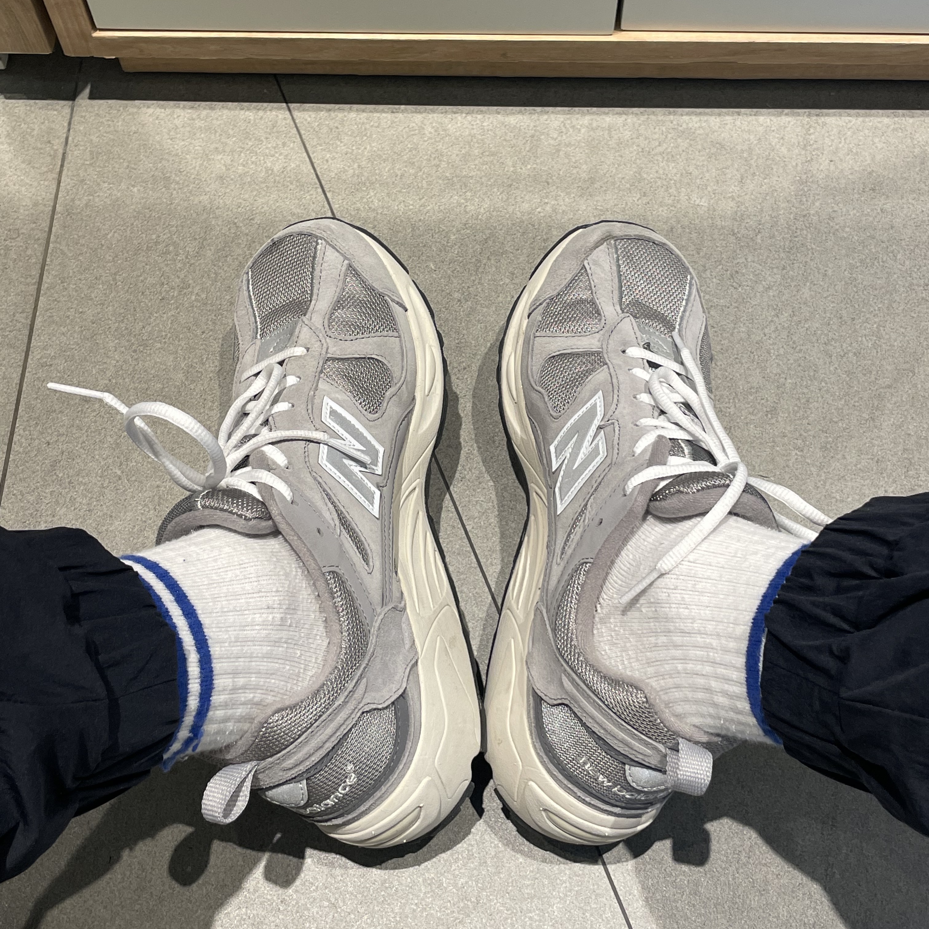 New Balance 878 Gray 착용 스타일