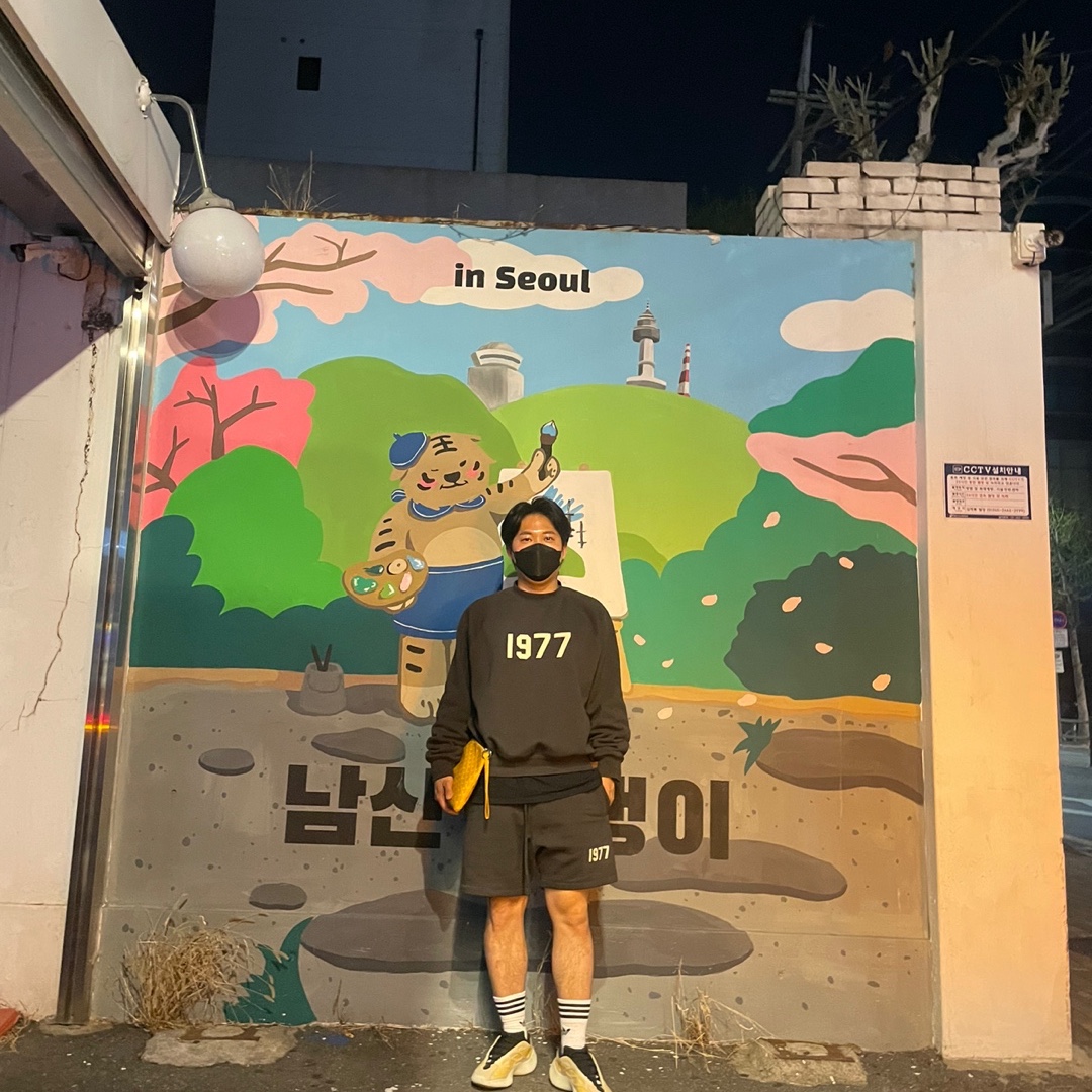 Essentials 1977 Crewneck Sweatshirt Iron - 22SS, Essentials 1977 Shorts Iron - 22SS 착용 스타일 - 3