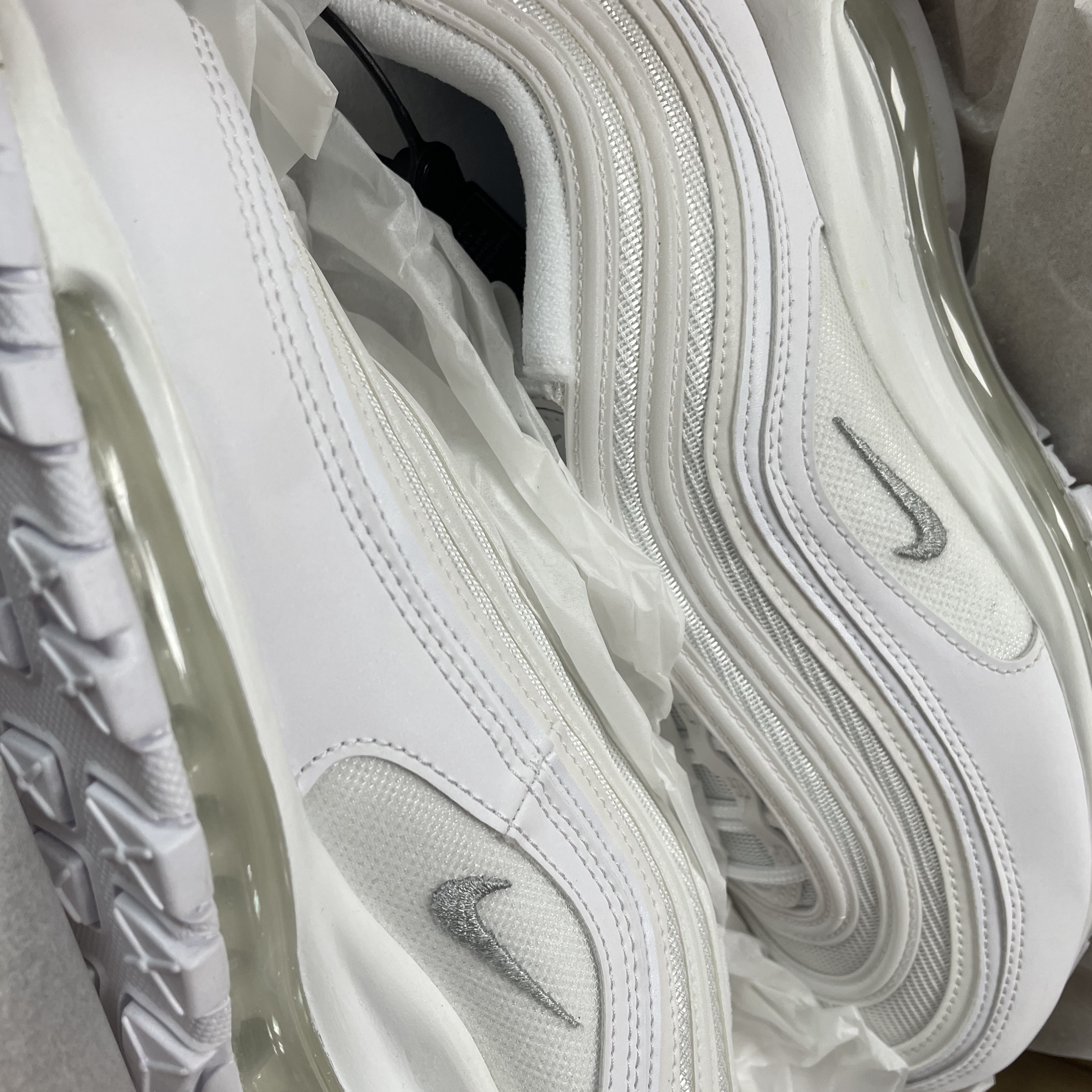 Nike Air Max 97 Triple White Wolf Grey 착용 스타일 - 1