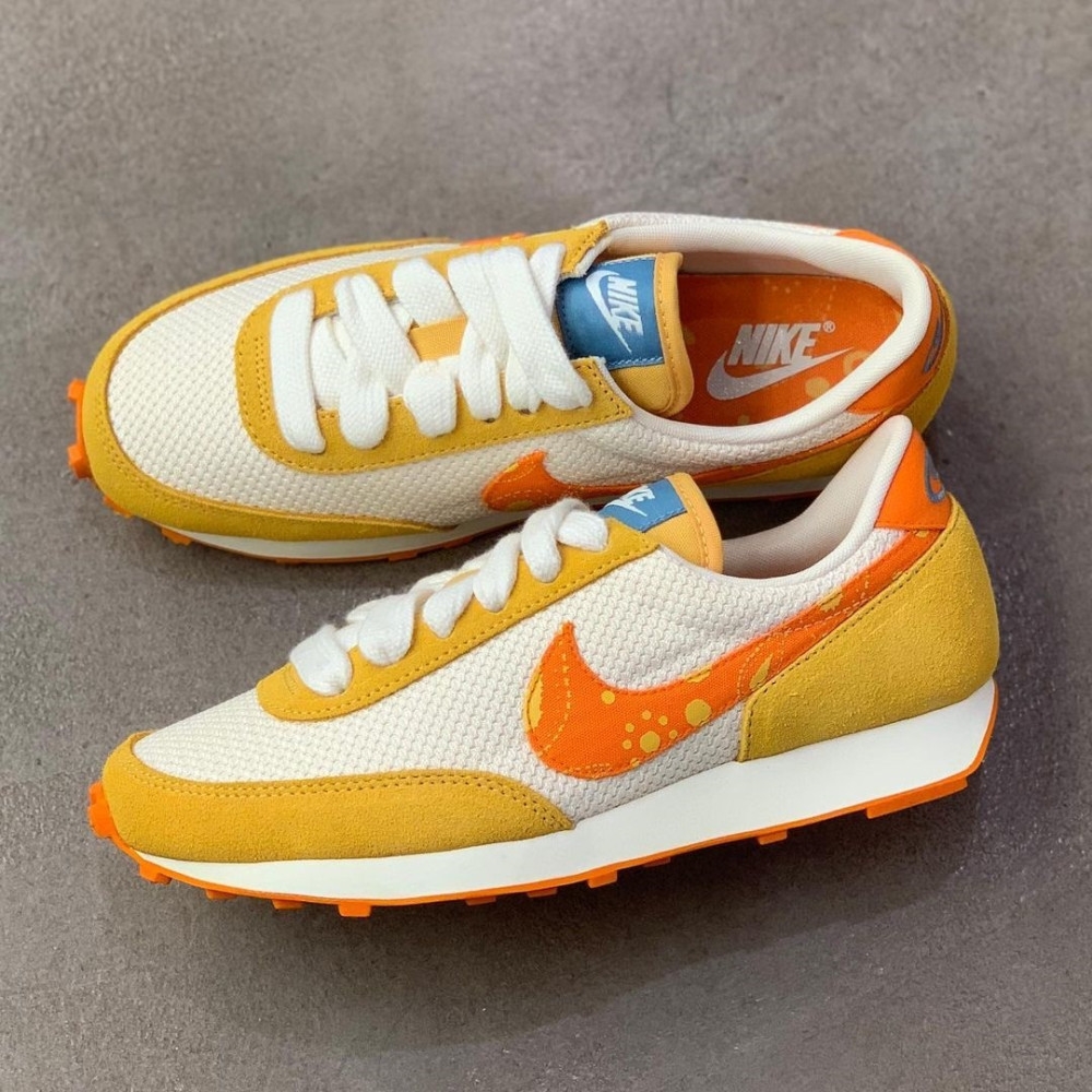 (W) Nike Daybreak Magma Orange 착용 스타일 - 1