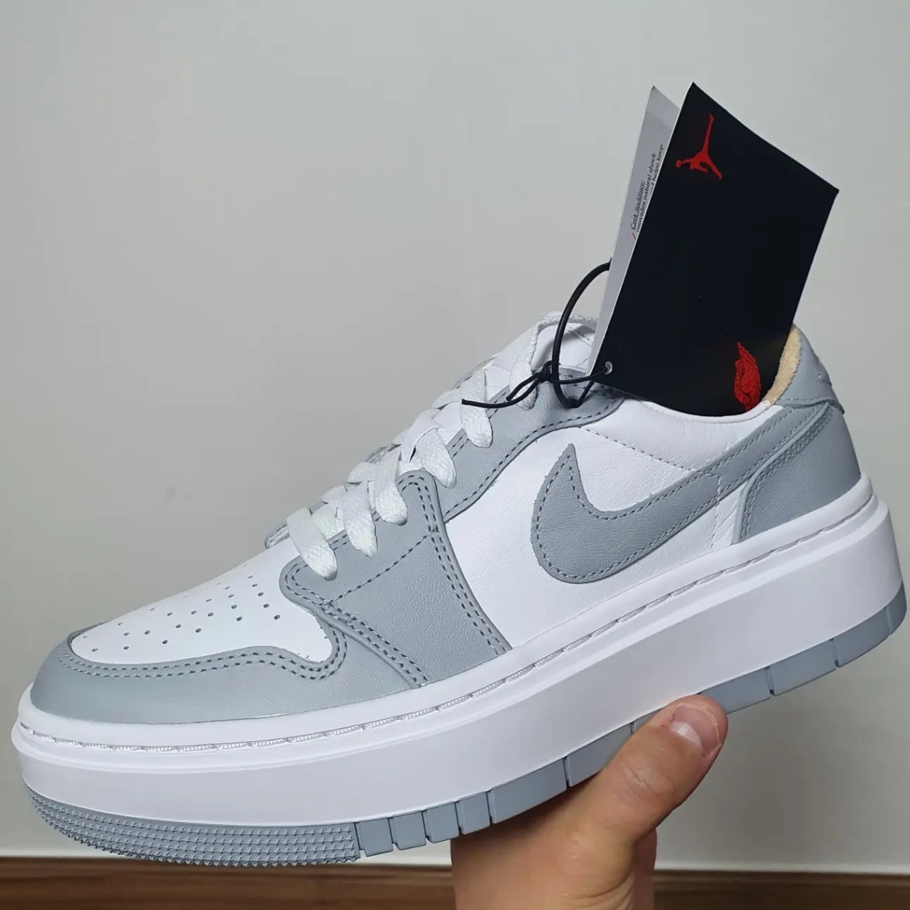 (W) Jordan 1 Elevate Low White and Wolf Grey 착용 스타일 - 4