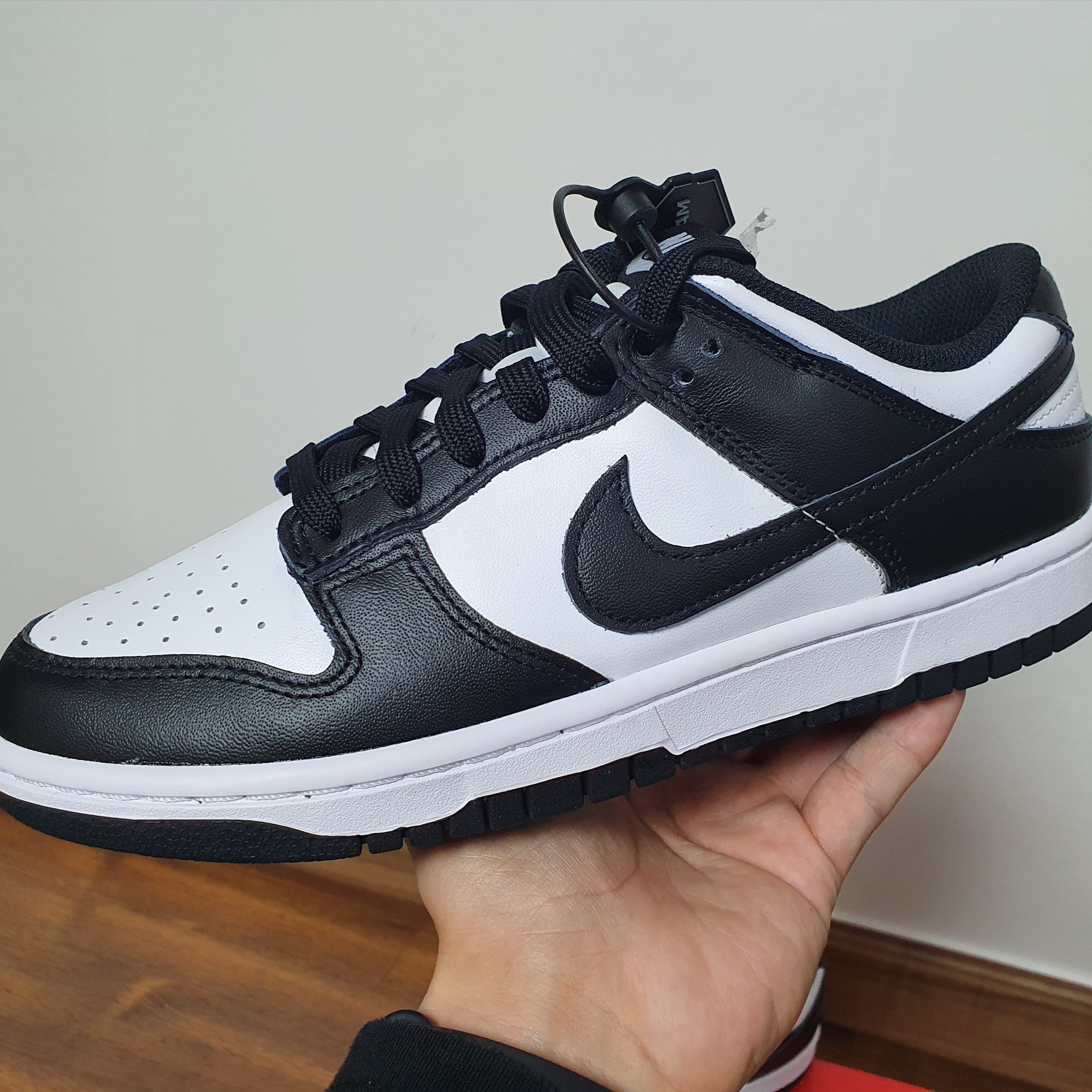 (W) Nike Dunk Low Black 착용 스타일 - 5