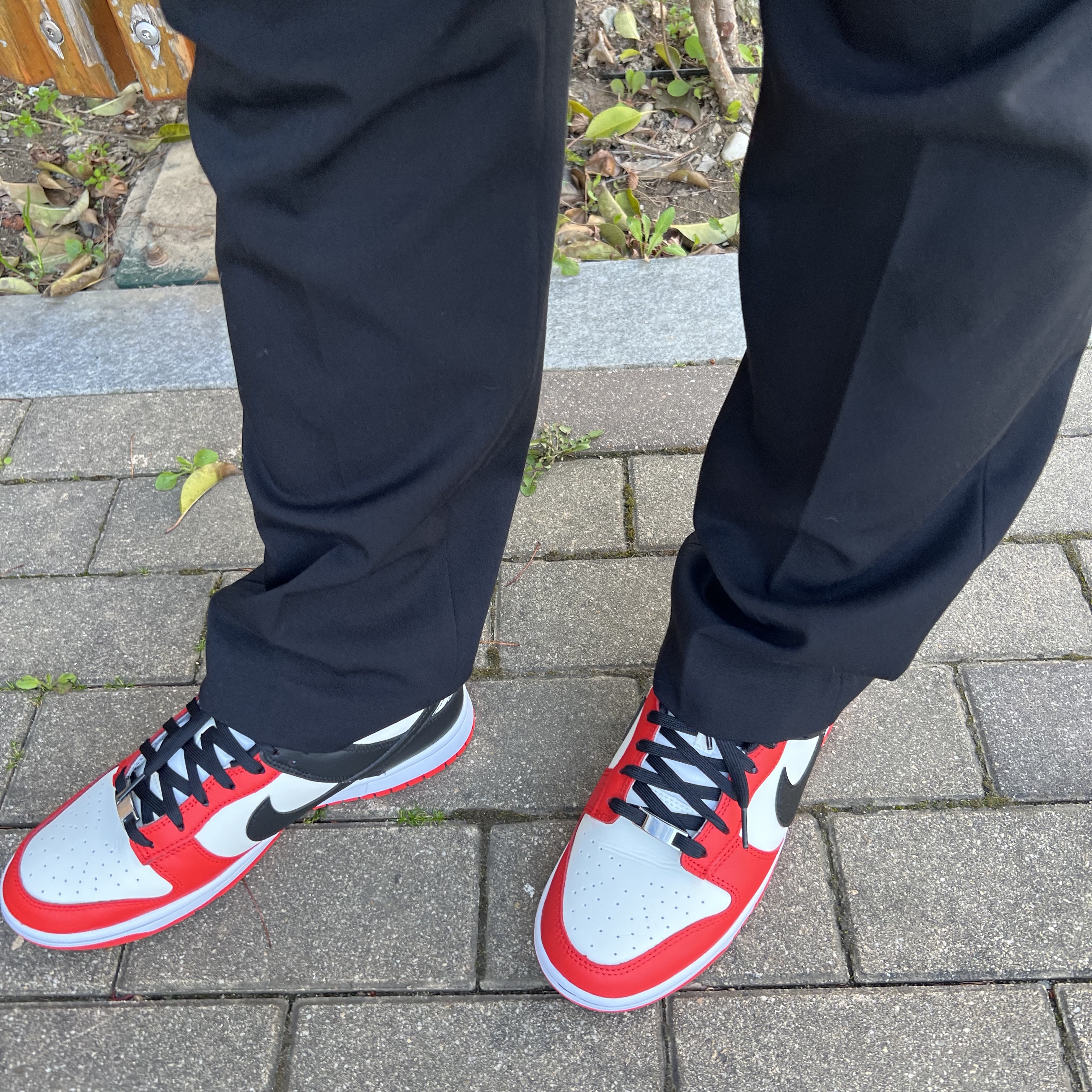 Nike x NBA Dunk Low Retro EMB Black and Chile Red 착용 스타일