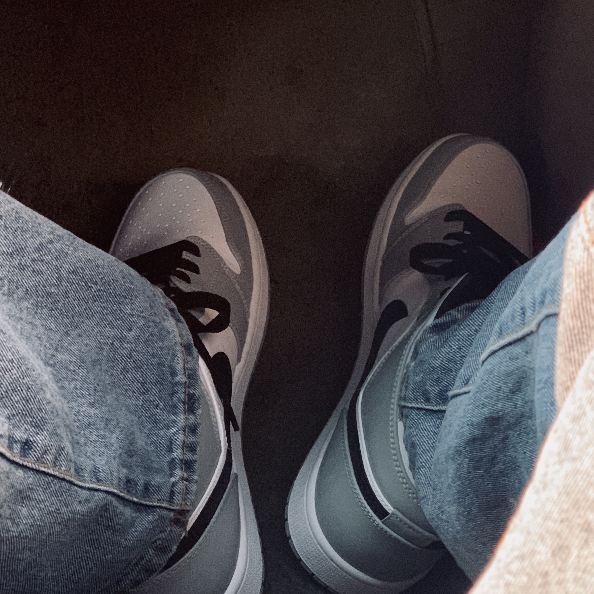 Jordan 1 Mid Light Smoke Grey 착용 스타일 - 2