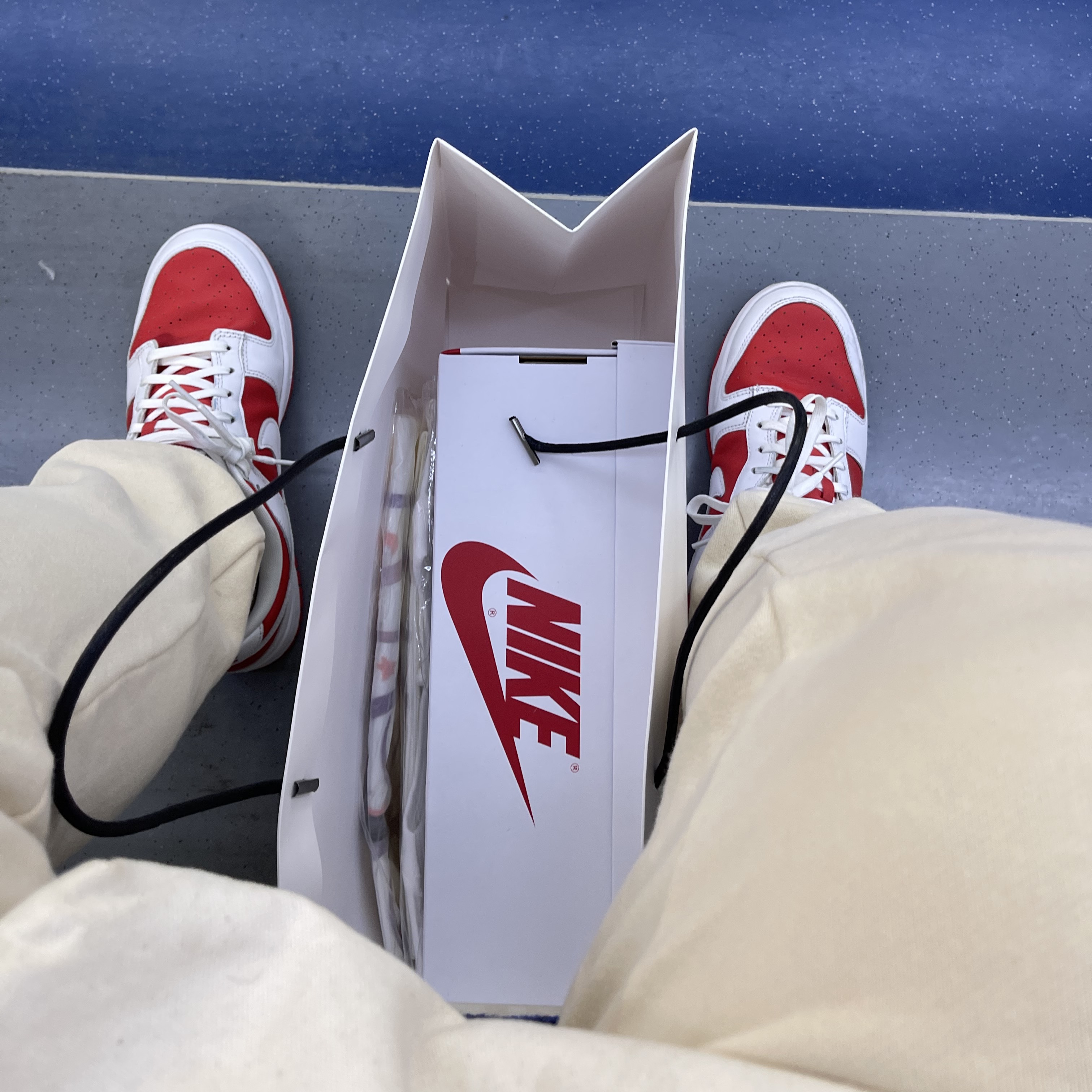 Jordan 1 Retro High OG Heritage, Nike Dunk Low Retro Championship Red 착용 스타일