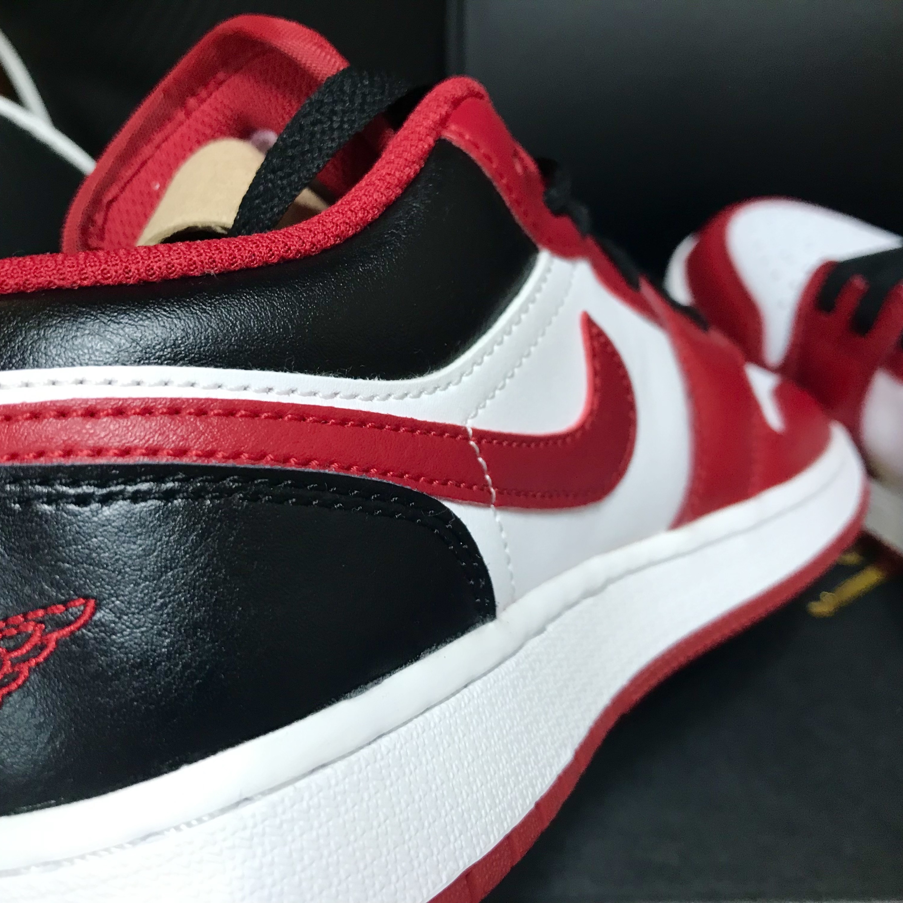 (GS) Jordan 1 Low White Gym Red Black 착용 스타일 - 1