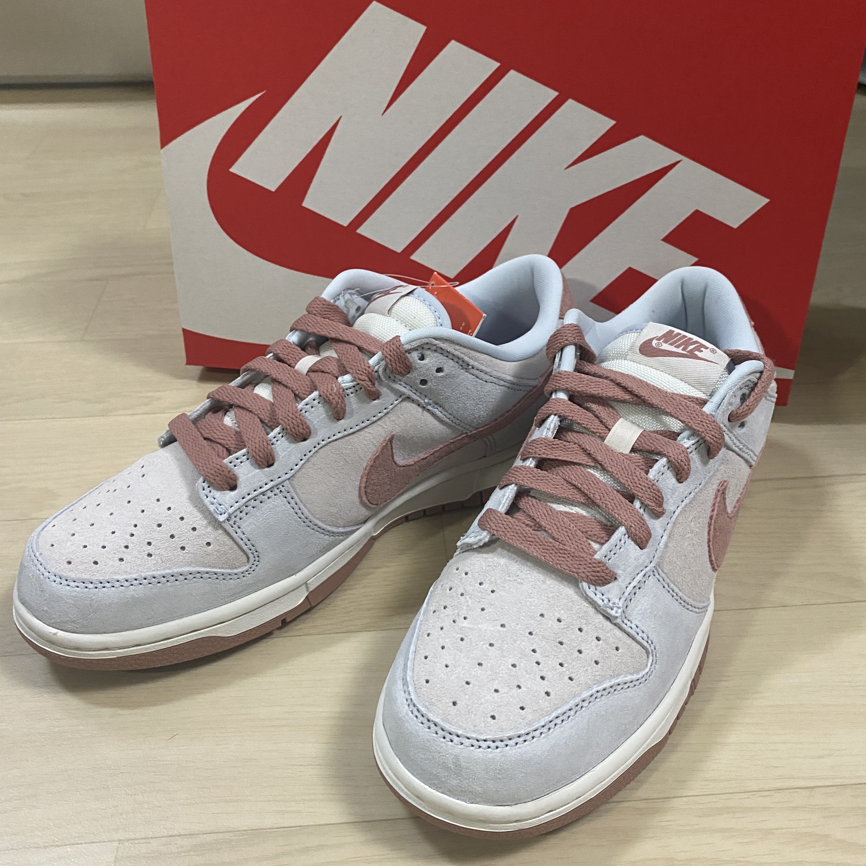 Nike Dunk Low Retro PRM Fossil Rose 착용 스타일 - 1