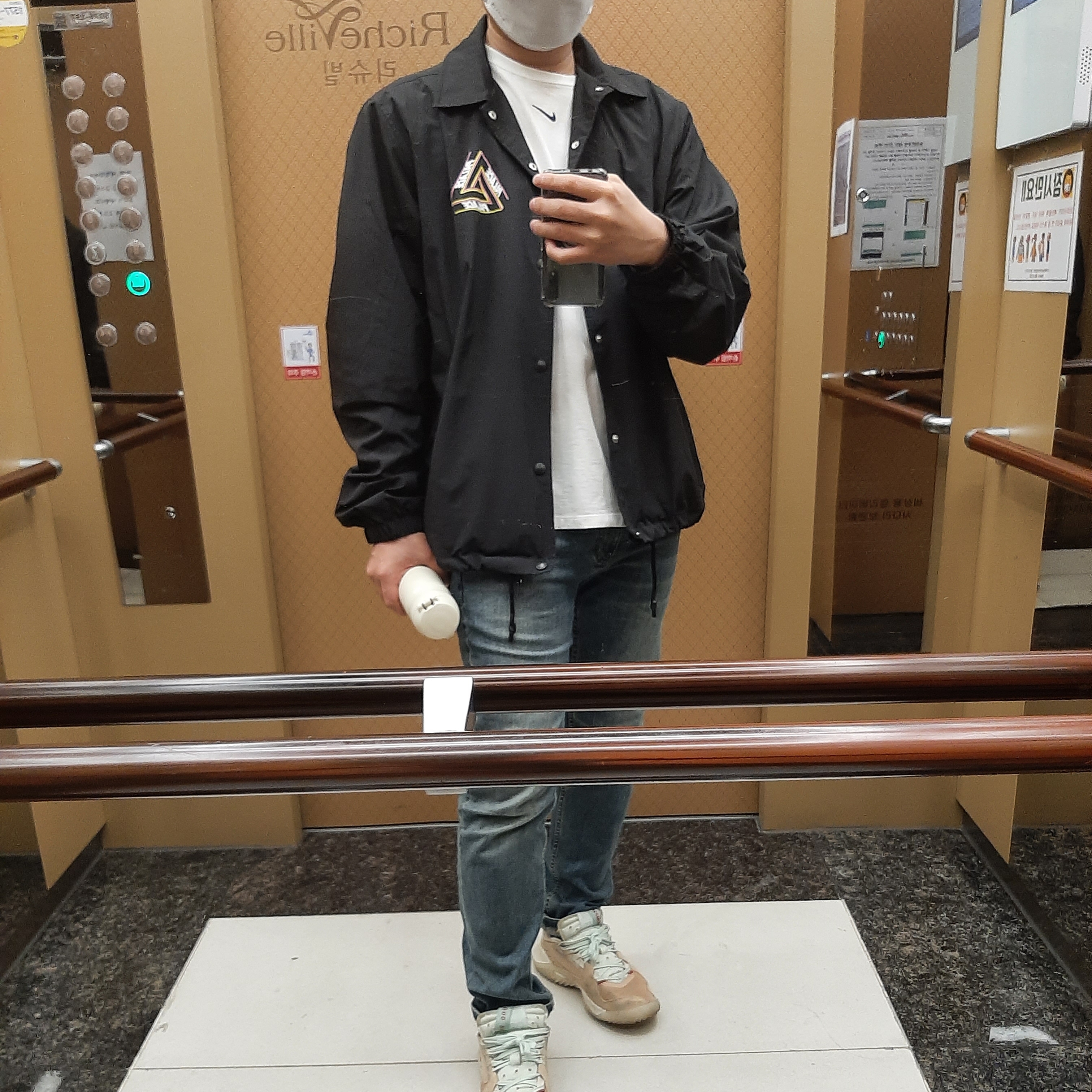 Palace Tri Outline Coach Jacket Black - 22SS 착용 스타일