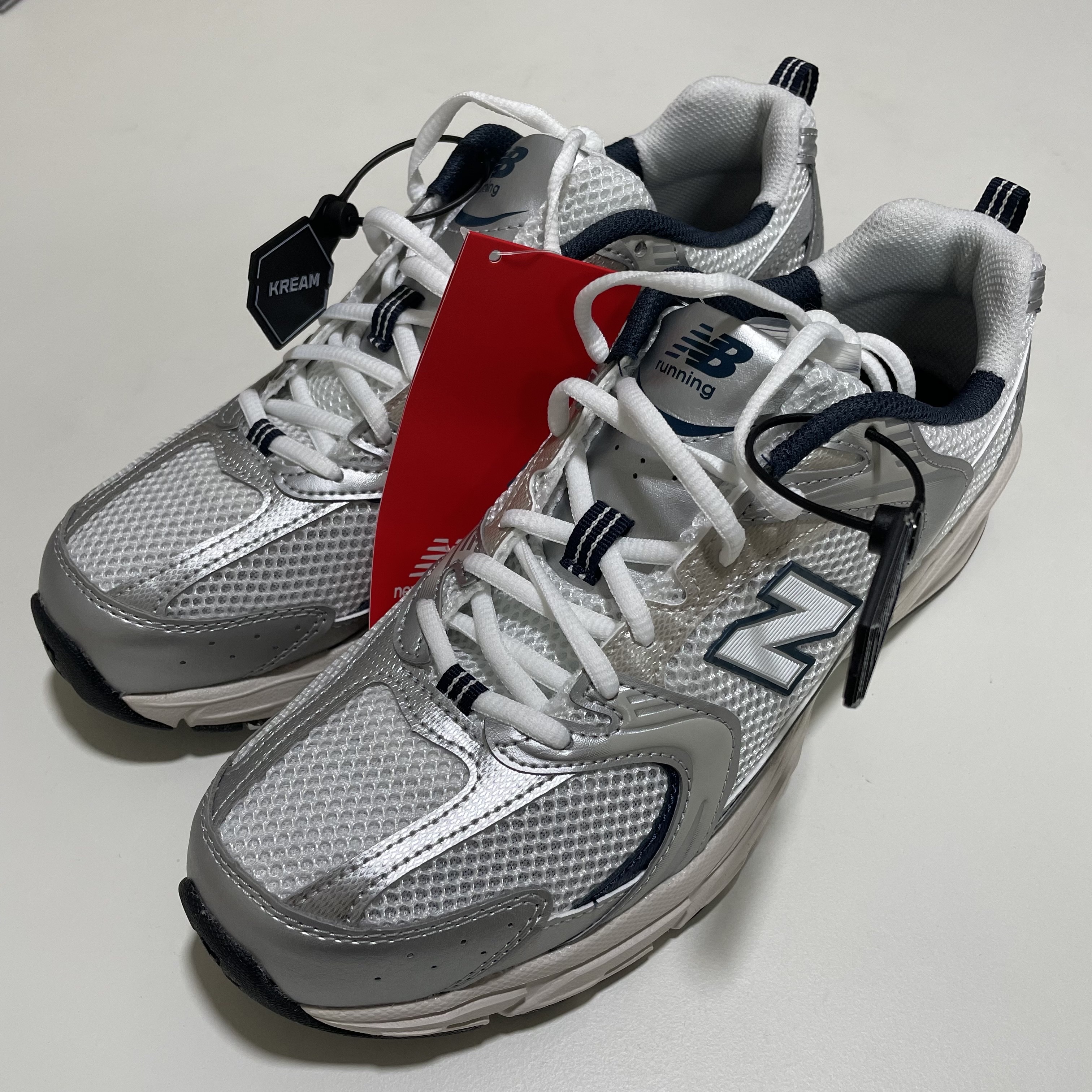 New Balance 530 Steel Grey 착용 스타일